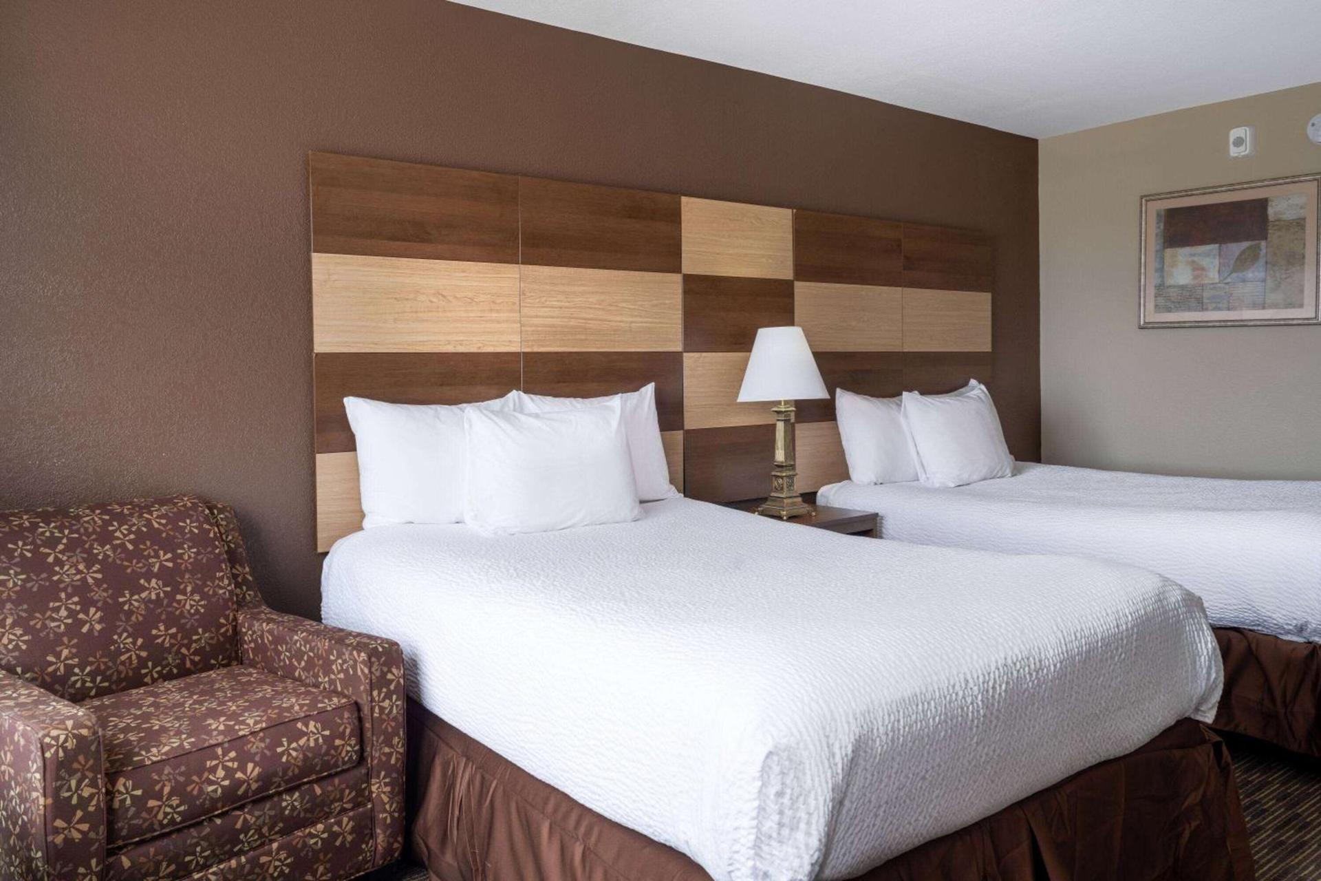 AmericInn by Wyndham Cedar Rapids North photo 15