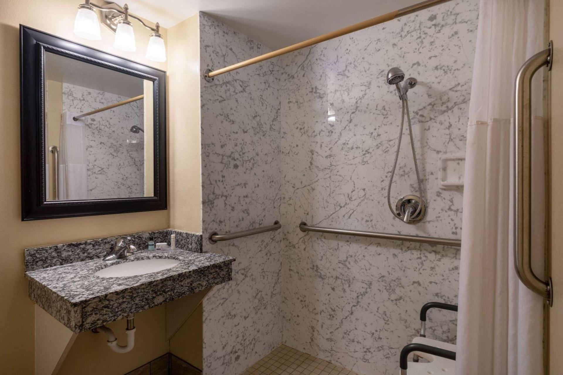 AmericInn by Wyndham Cedar Rapids North photo 18