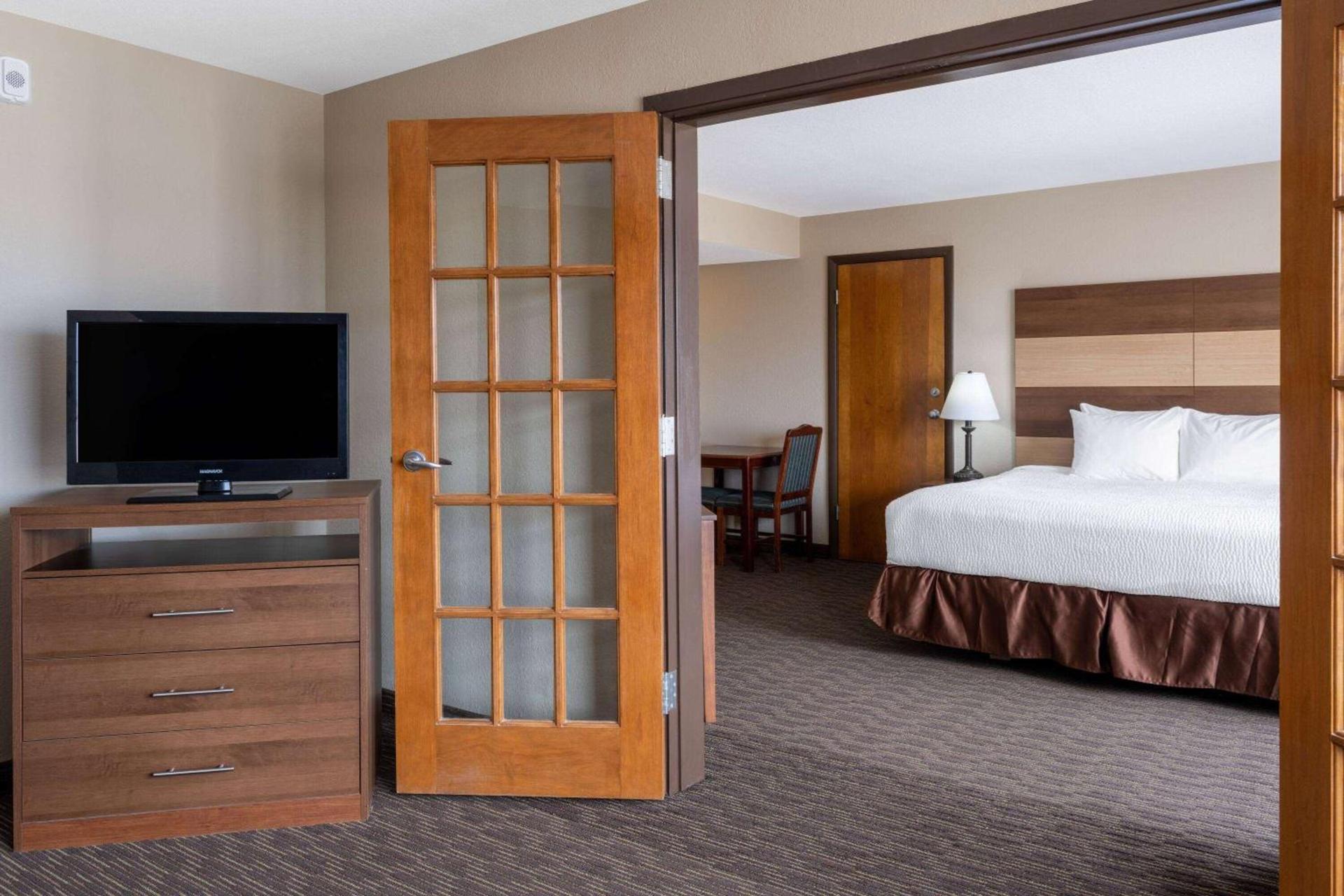 AmericInn by Wyndham Cedar Rapids North photo 23