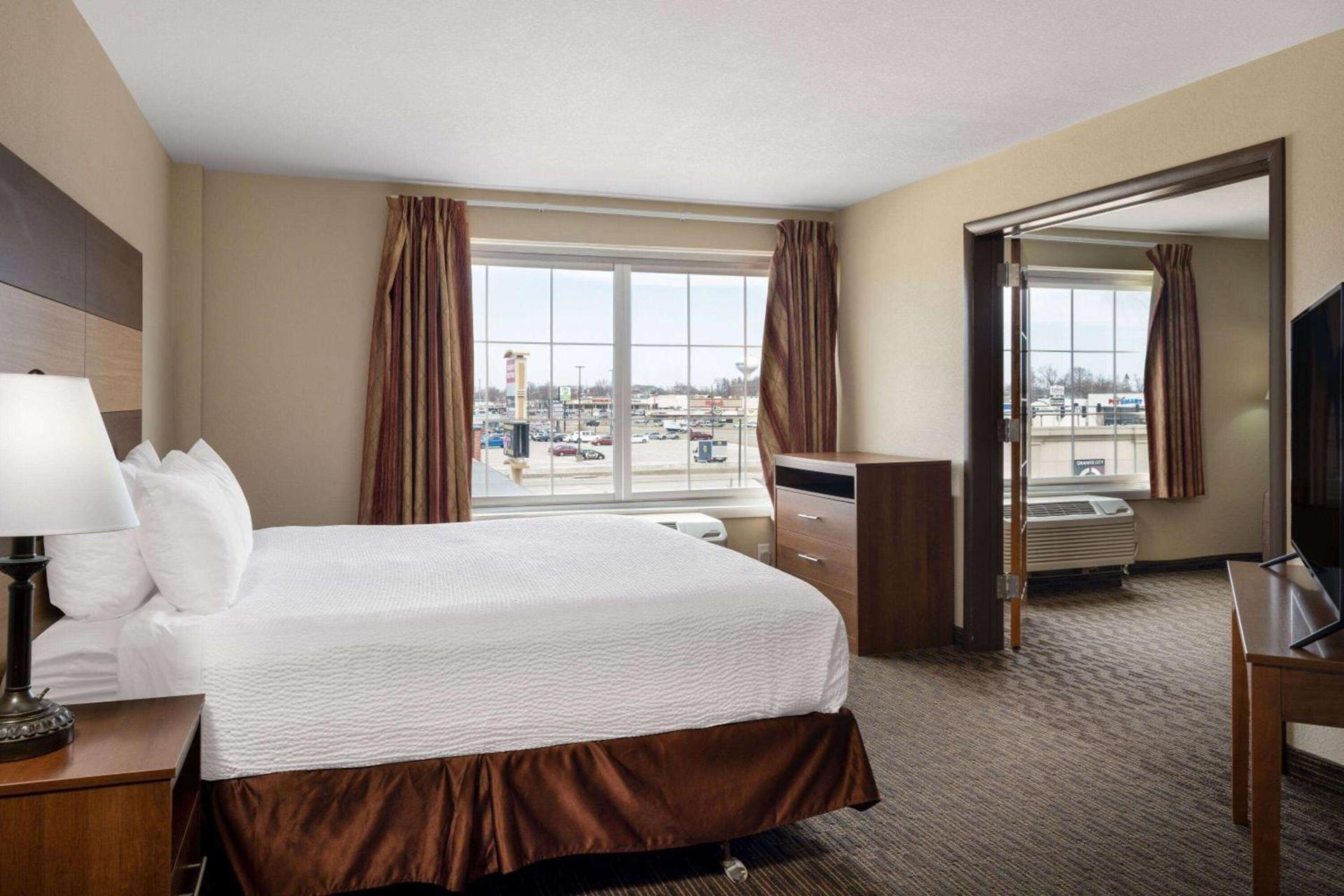 AmericInn by Wyndham Cedar Rapids North photo 21