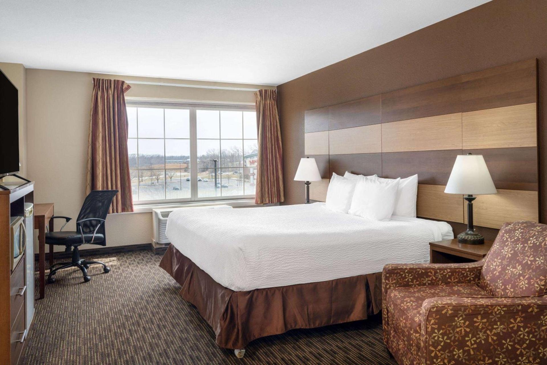 AmericInn by Wyndham Cedar Rapids North photo 19