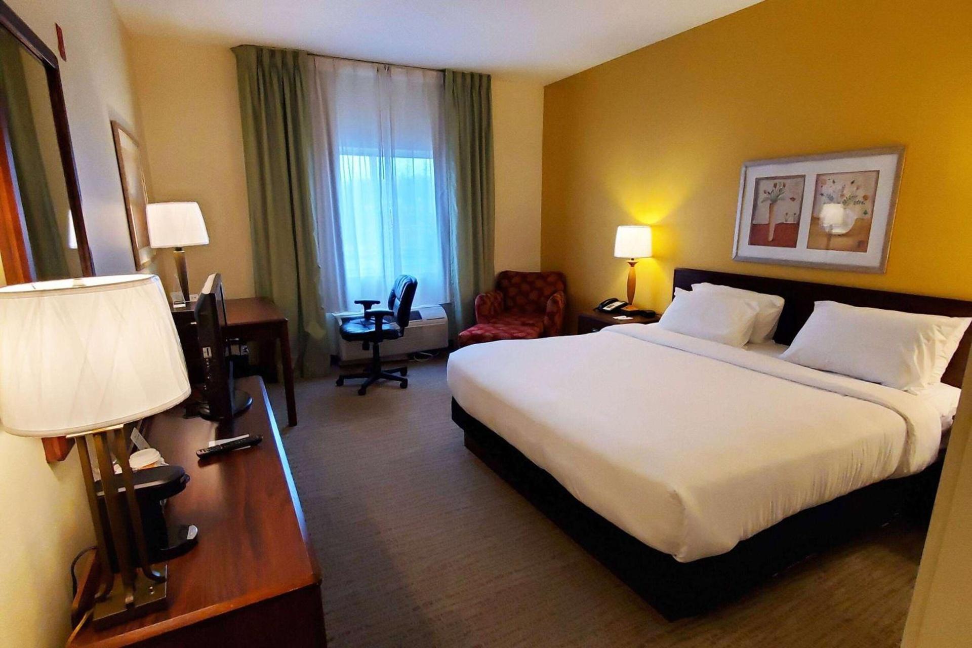 Wingate by Wyndham Uniontown photo 5
