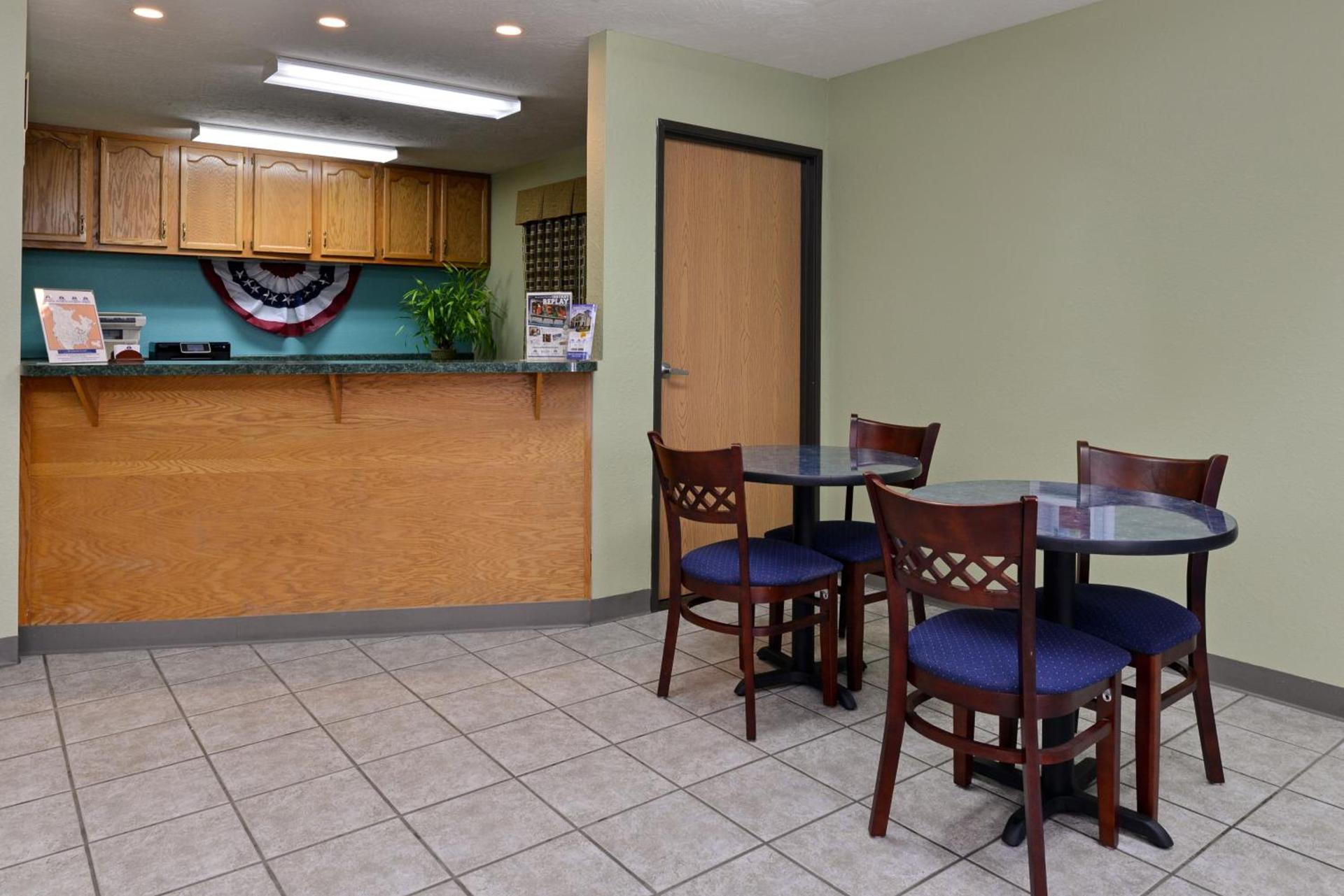 Americas Best Value Inn - Seymour photo 15