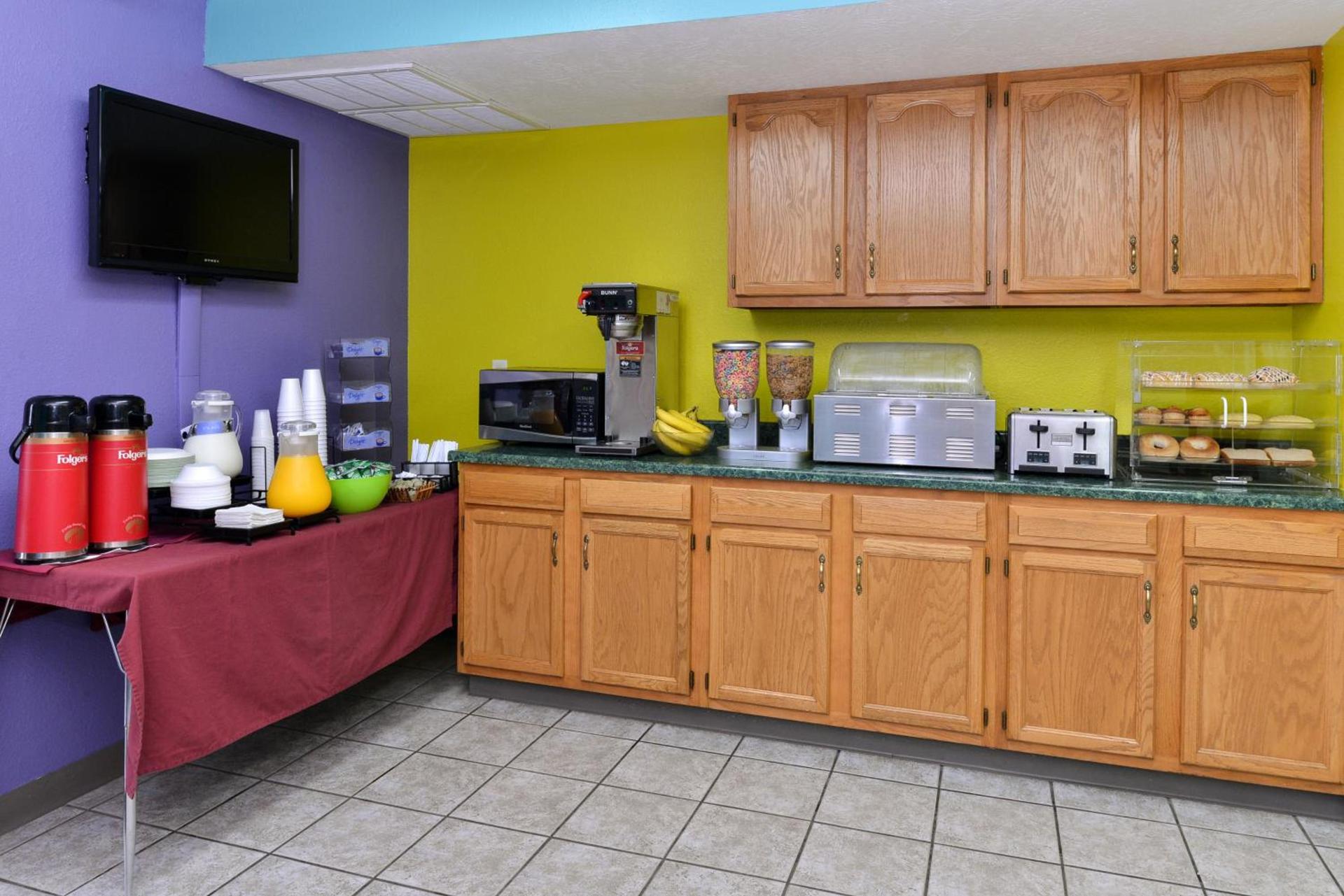 Americas Best Value Inn - Seymour photo 4