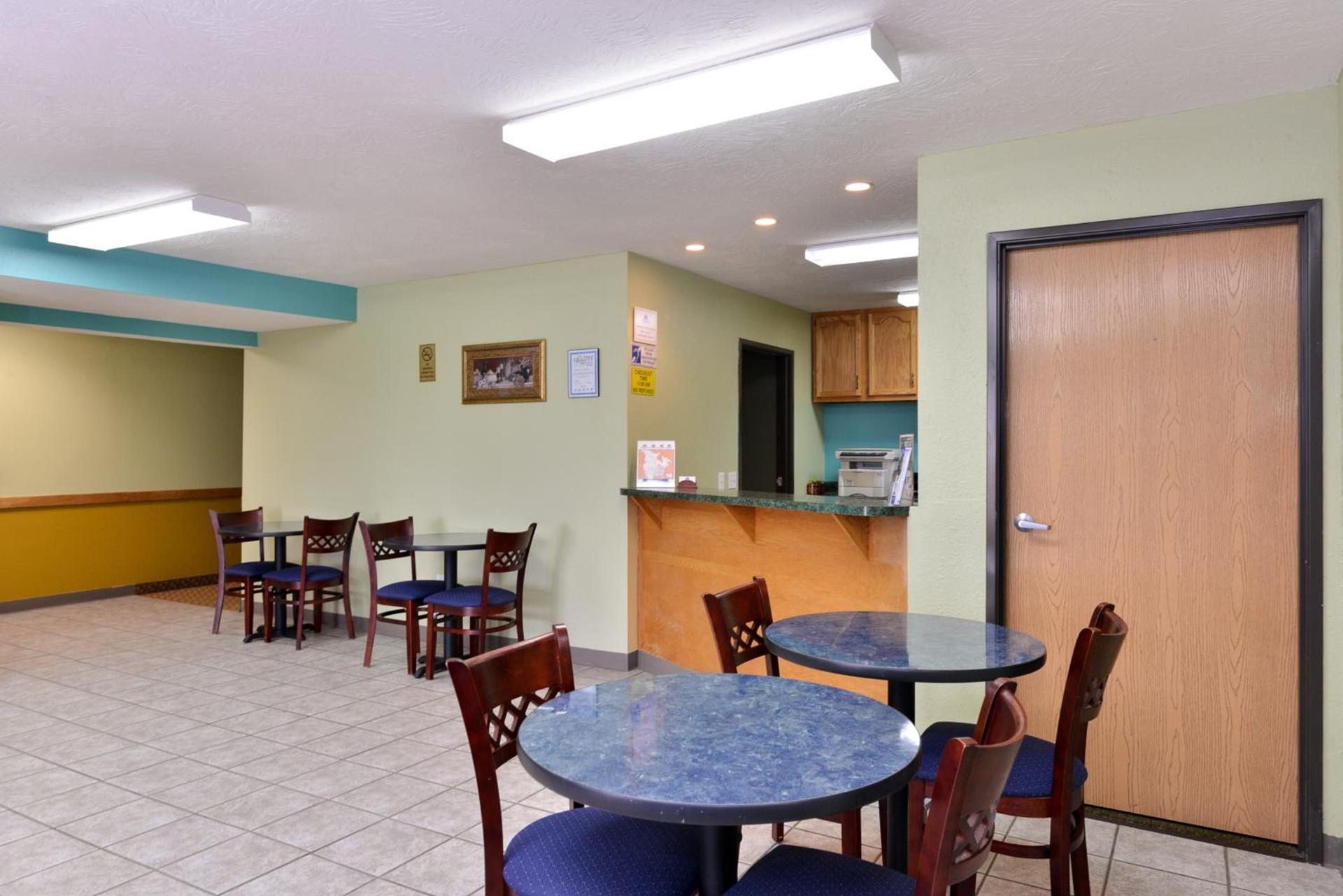 Americas Best Value Inn - Seymour photo 11