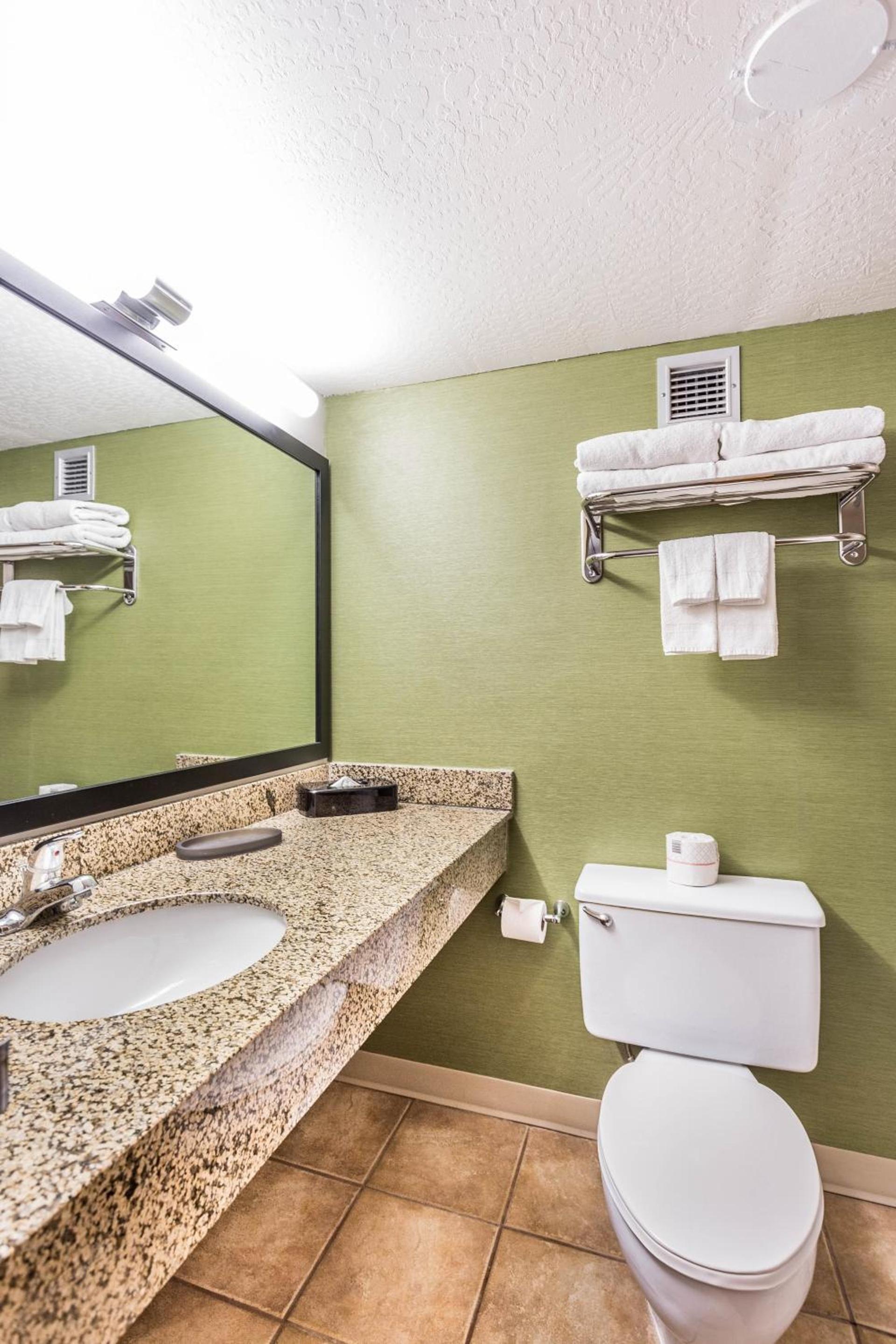 EverSpring Inn and Suites photo 21