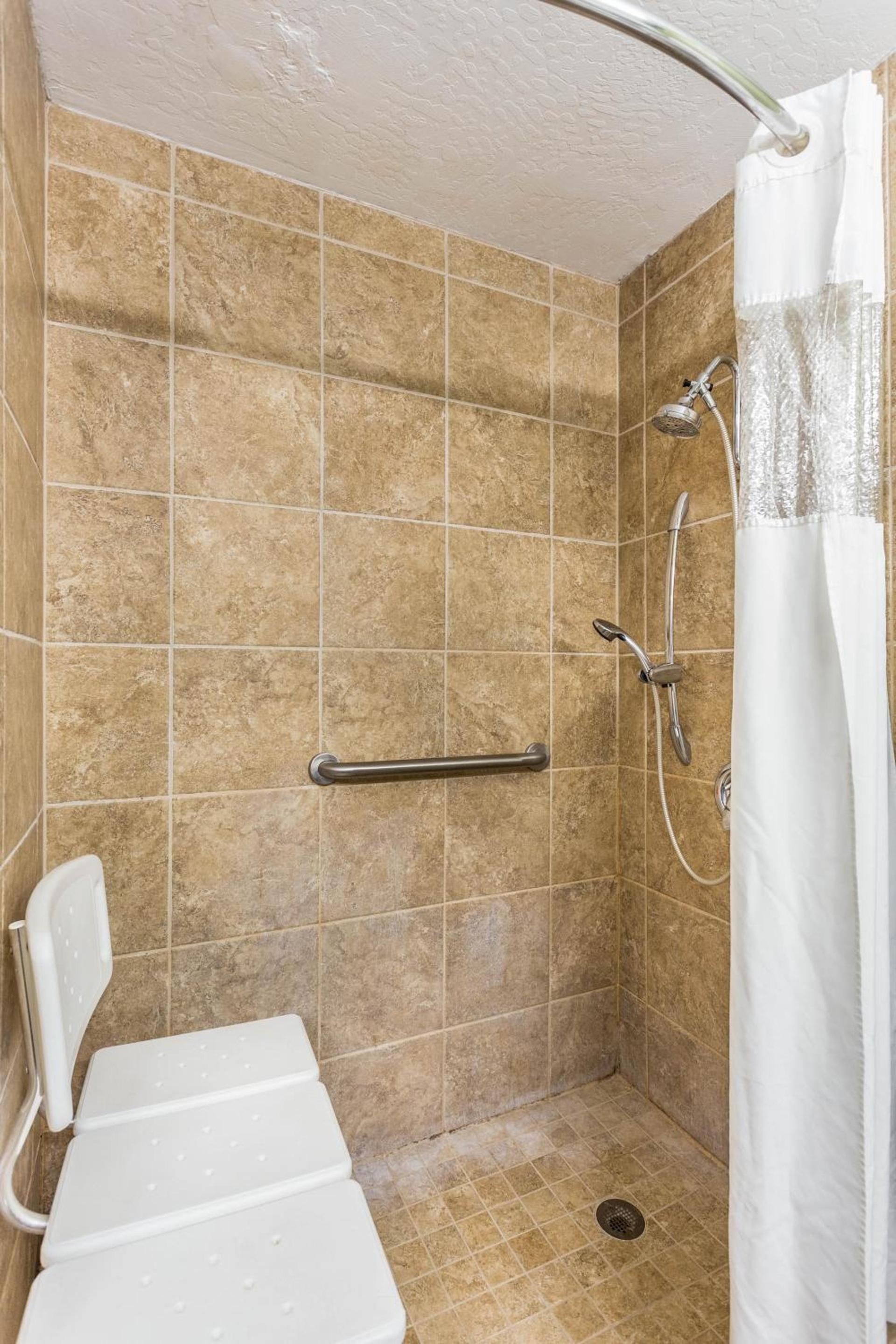 EverSpring Inn and Suites photo 24