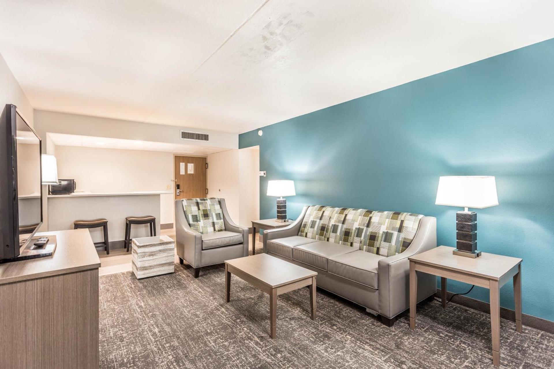 EverSpring Inn and Suites photo 12