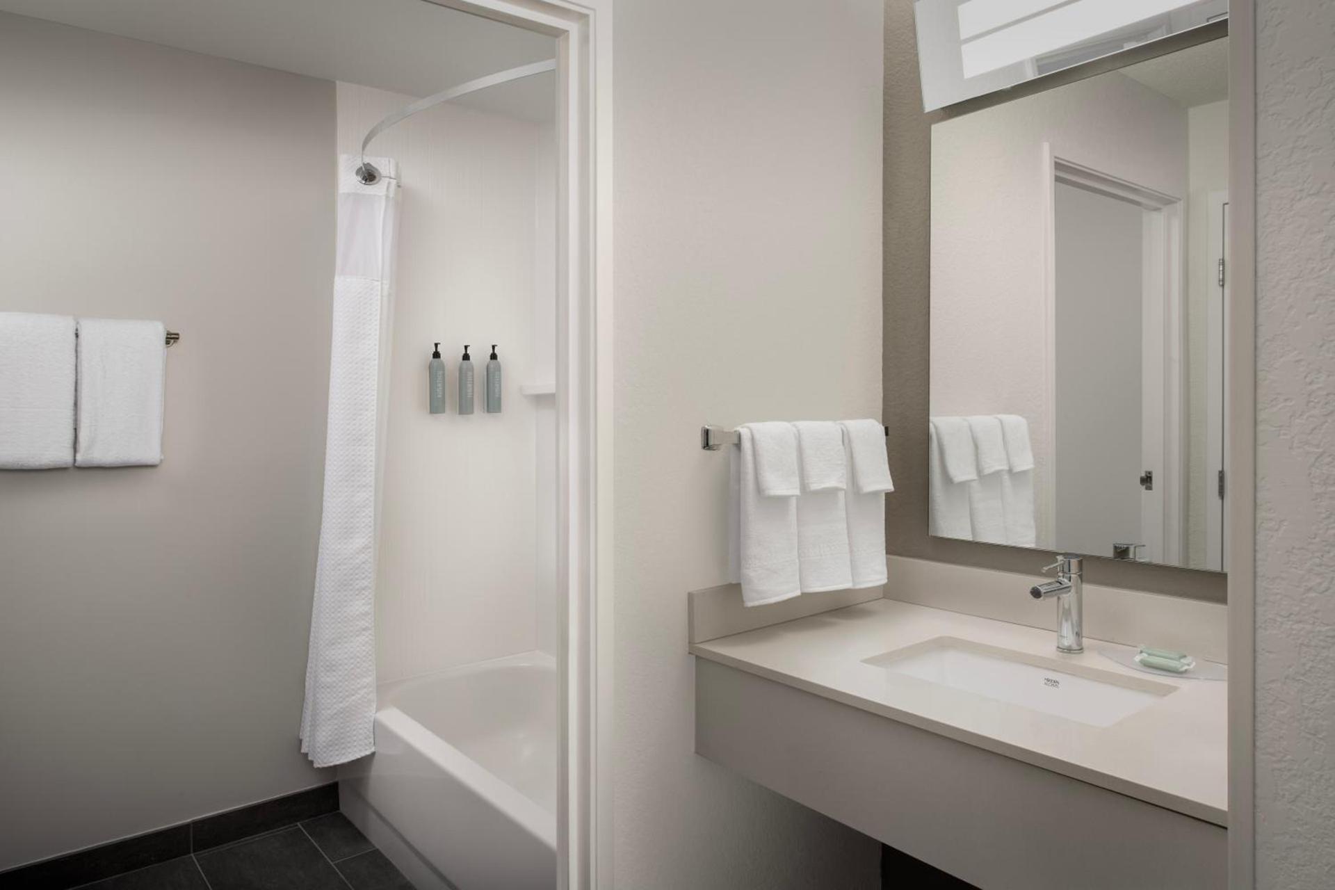Courtyard by Marriott Dayton Beavercreek photo 4