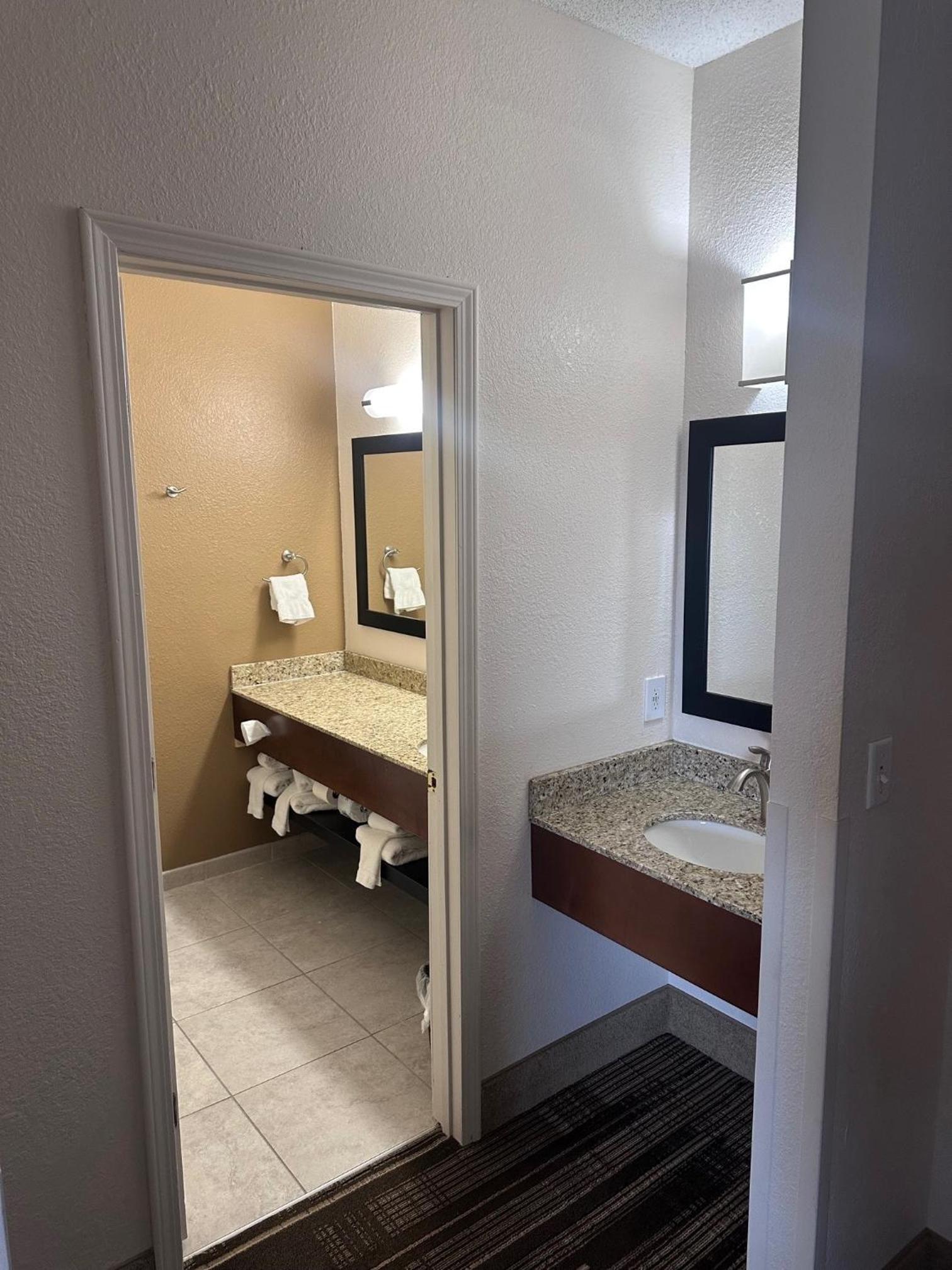 Northfield Inn Suites and Conference Center photo 48