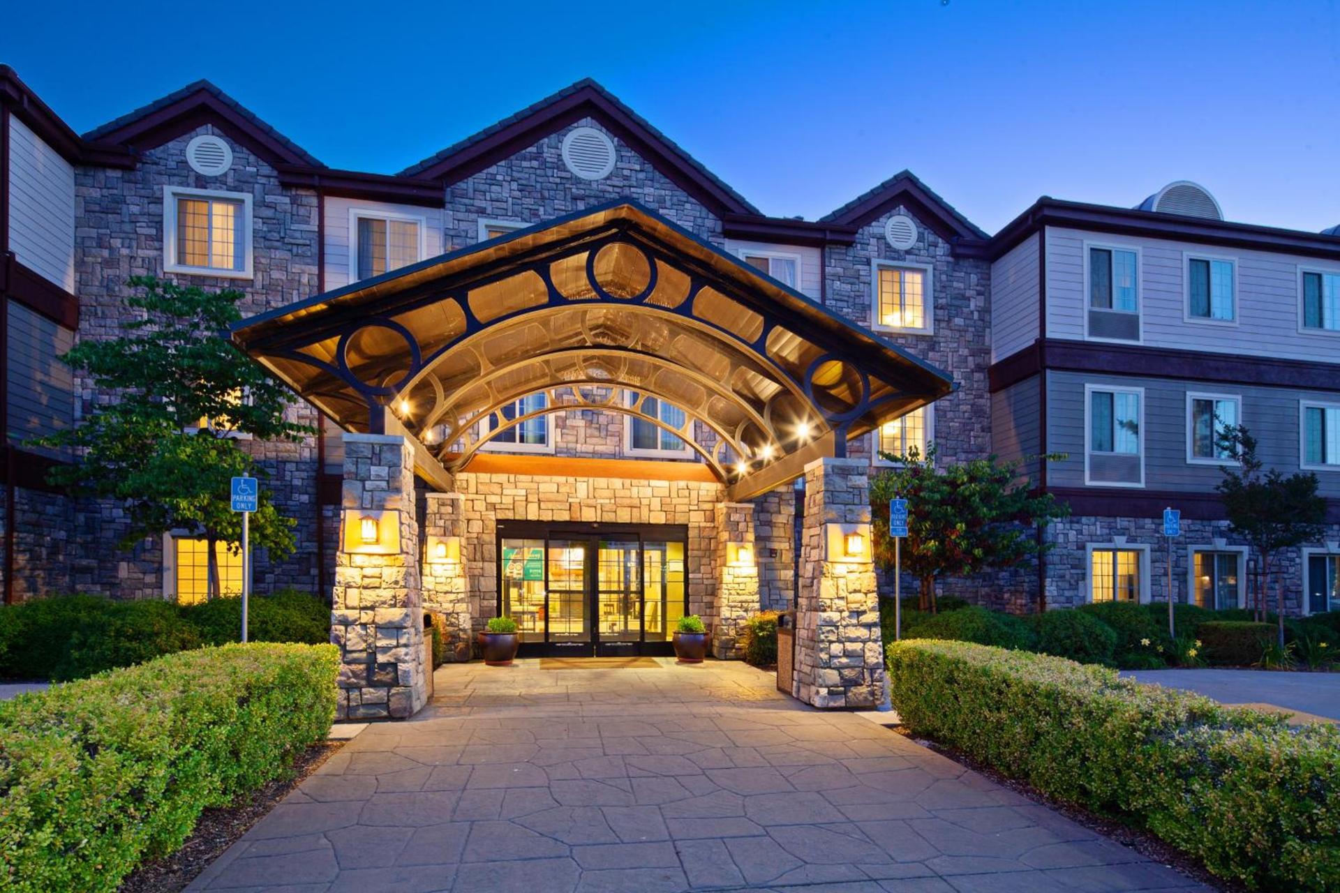 Staybridge Suites Fairfield Napa Valley Area by IHG photo 2
