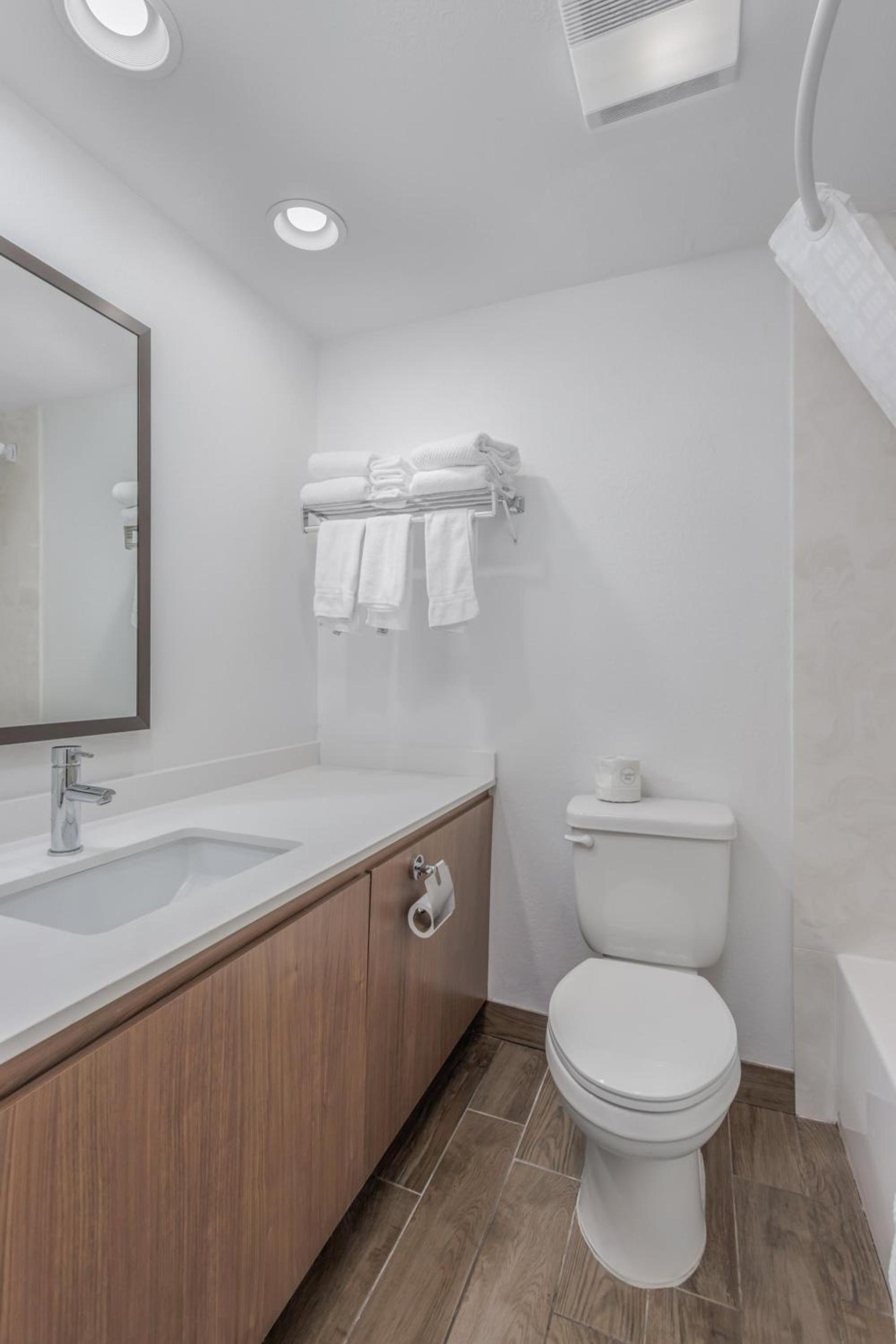 Crossroads Inn & Suites photo 46