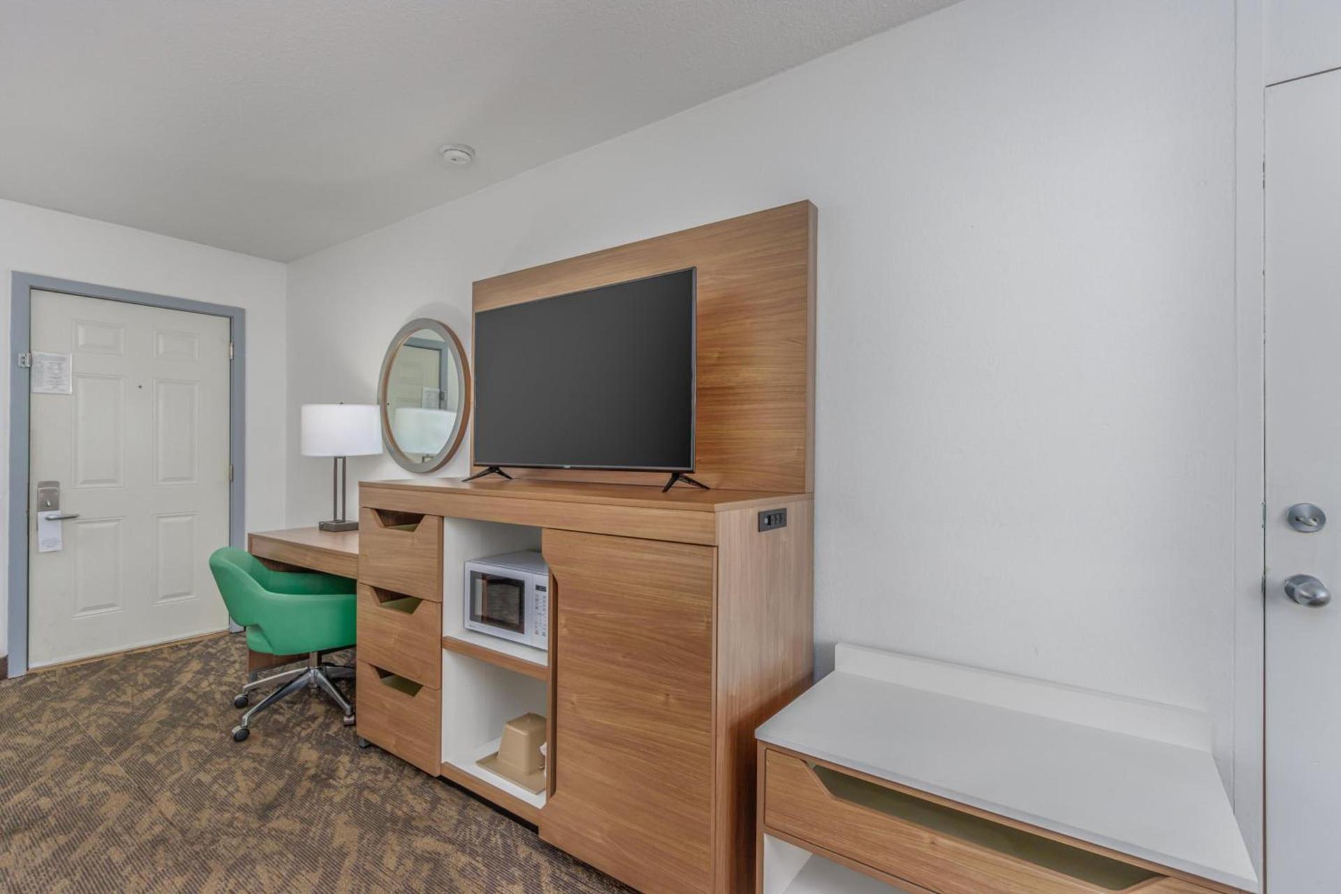 Crossroads Inn & Suites photo 44