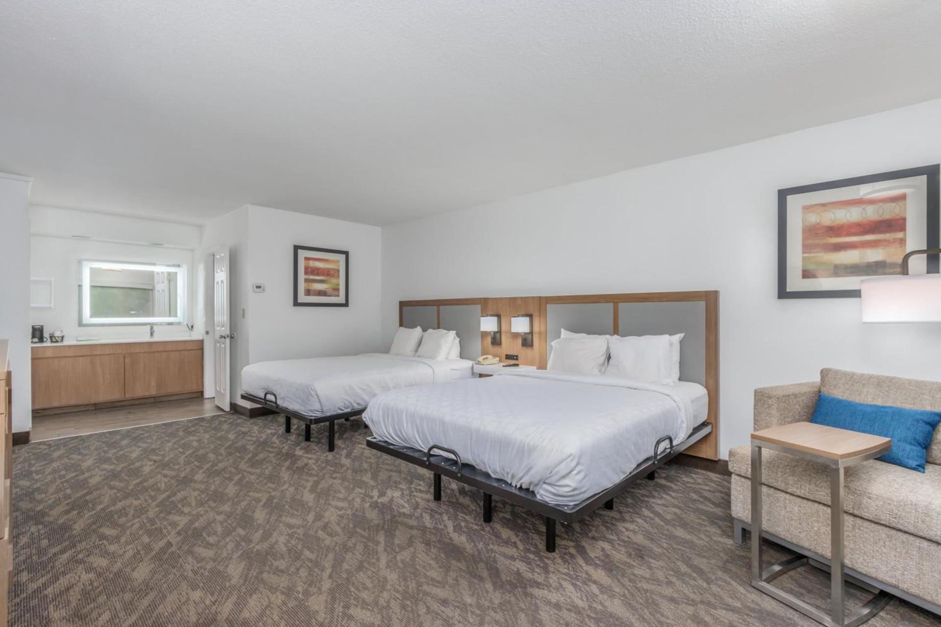 Crossroads Inn & Suites photo 43