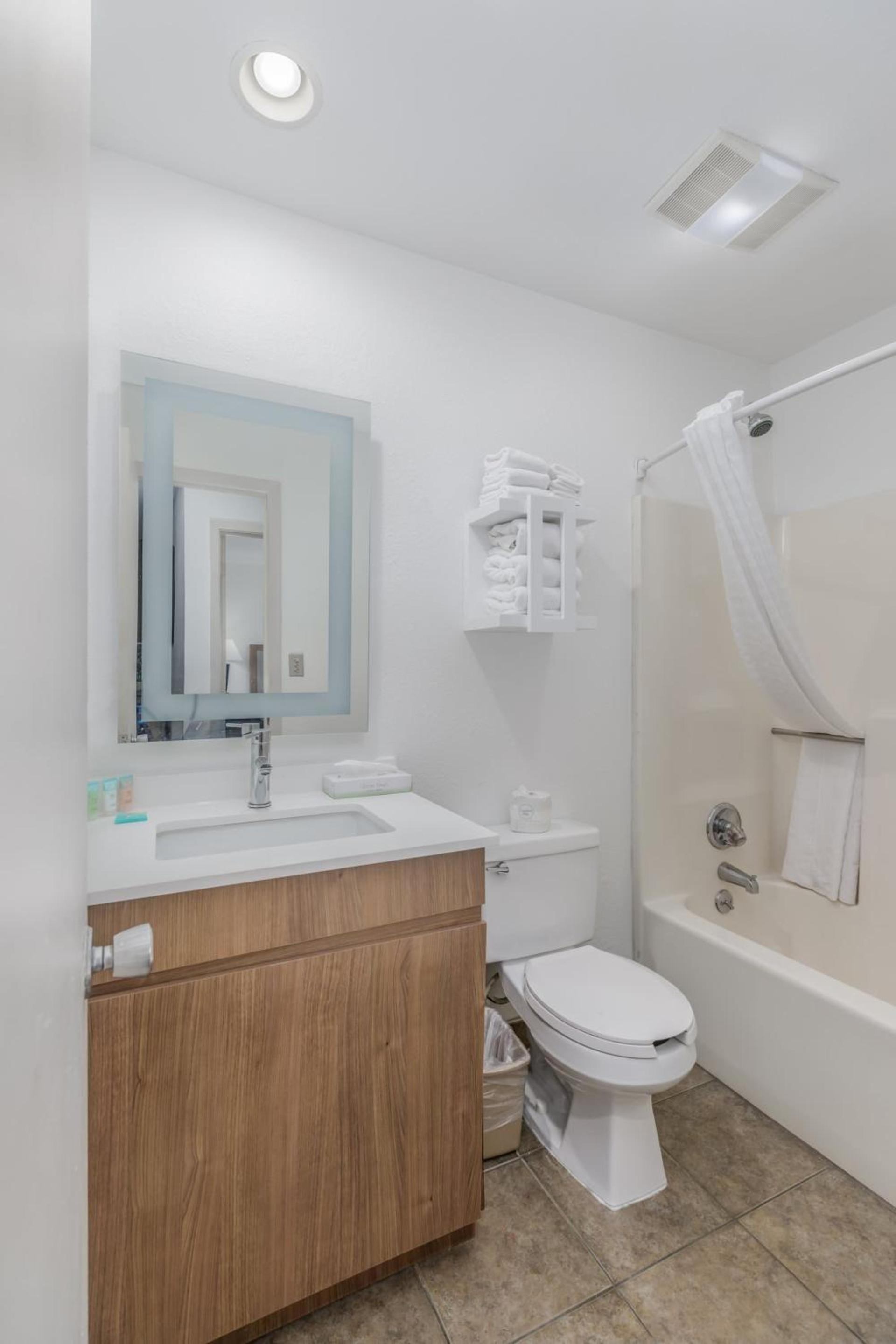 Crossroads Inn & Suites photo 55