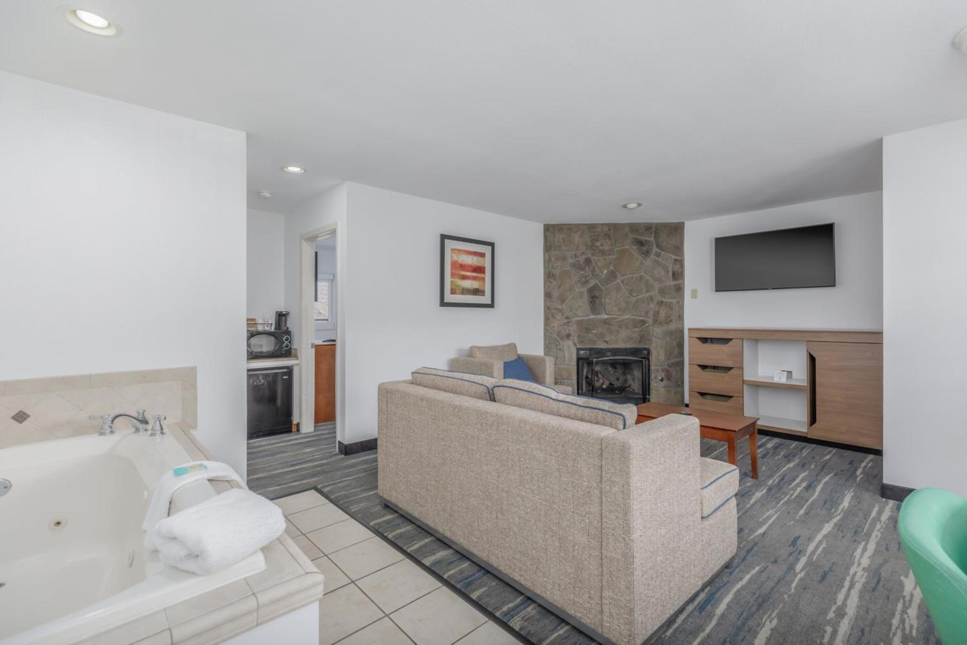 Crossroads Inn & Suites photo 54