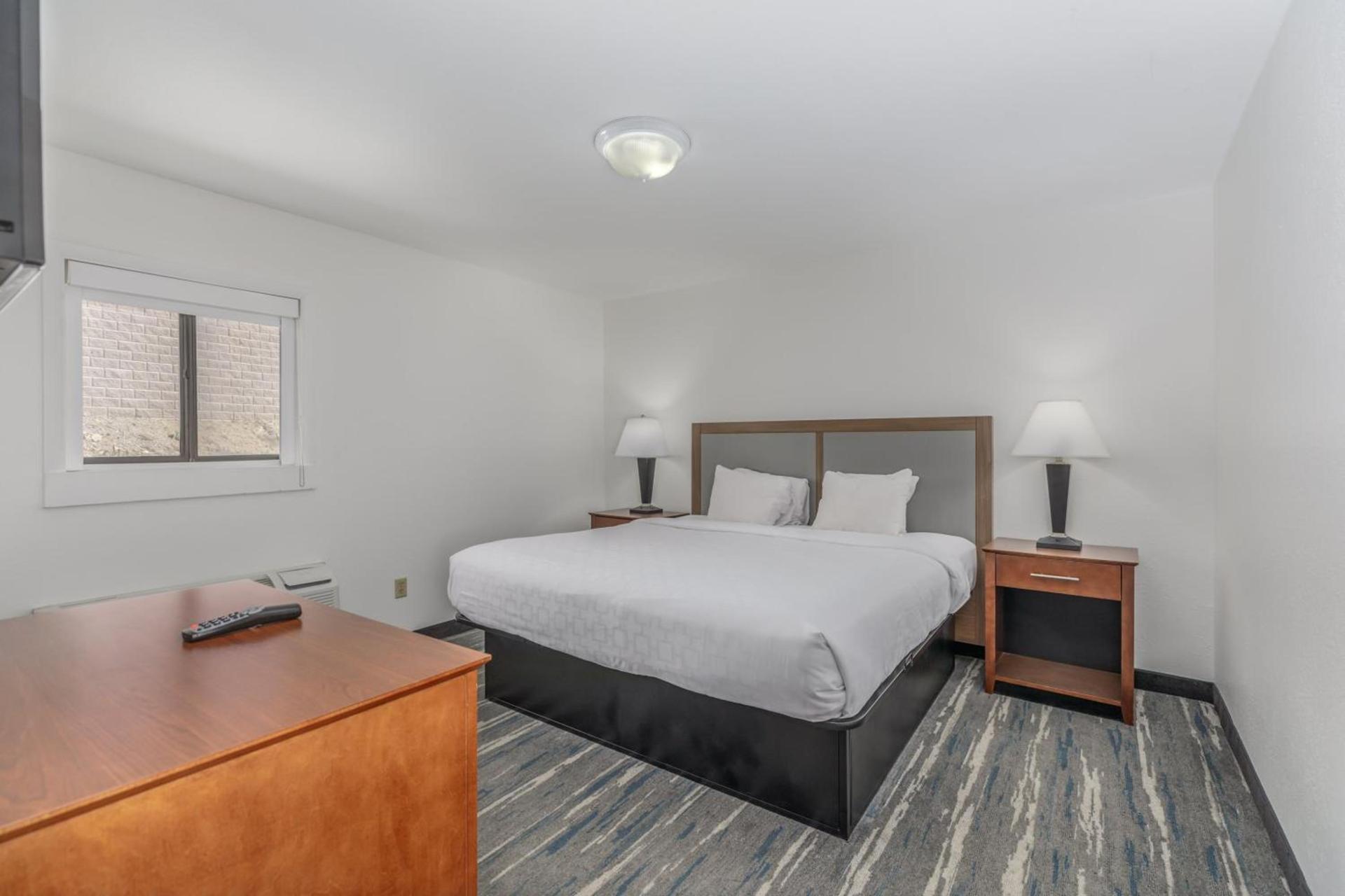 Crossroads Inn & Suites photo 50