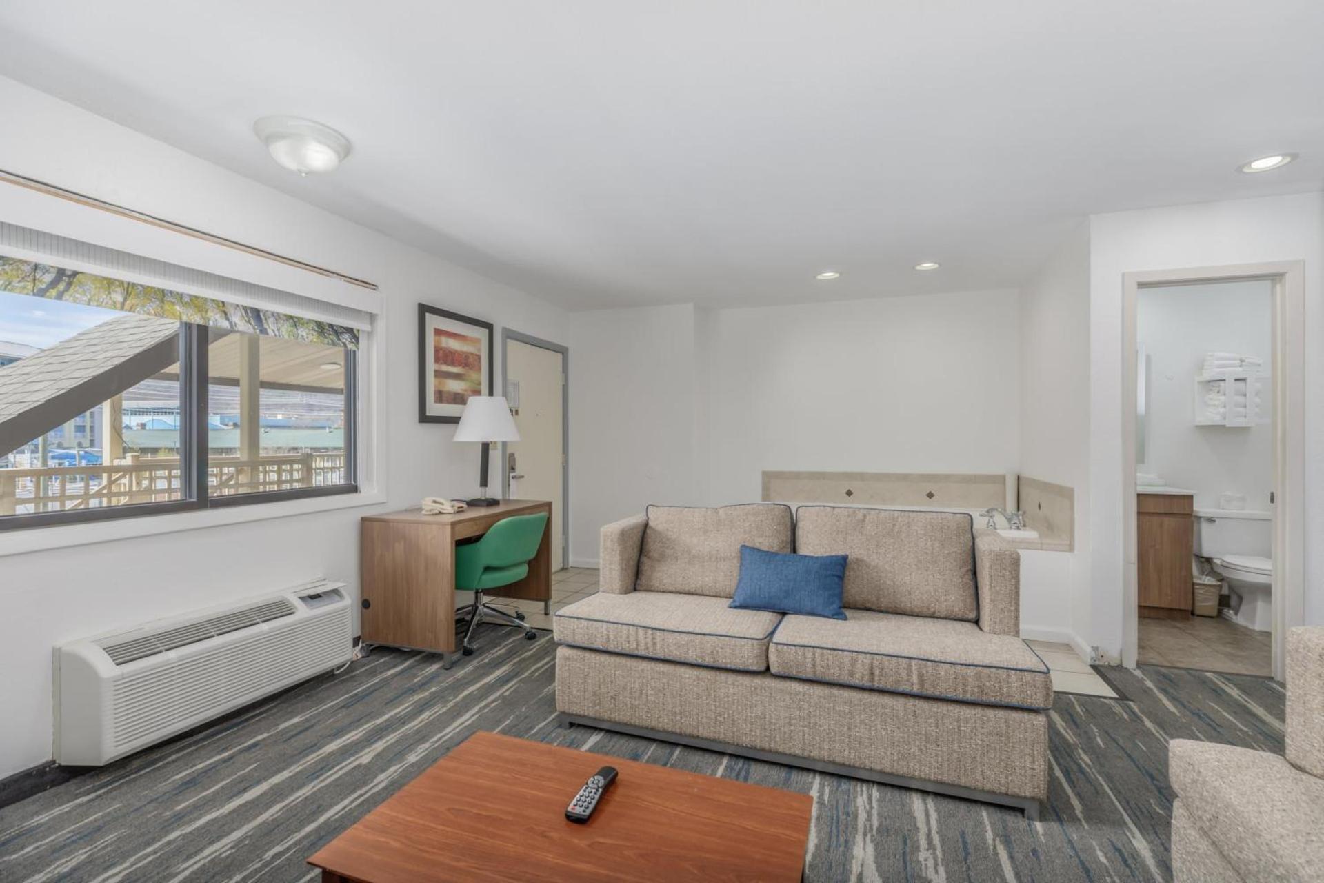 Crossroads Inn & Suites photo 51