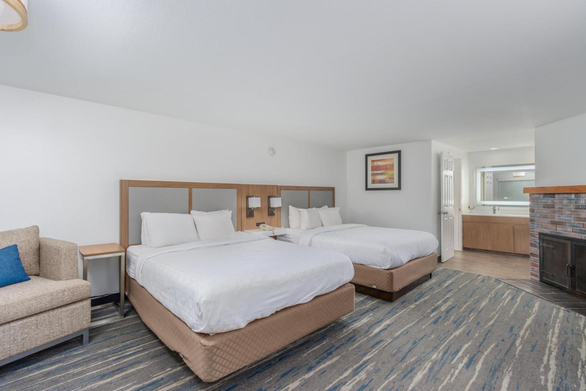 Crossroads Inn & Suites photo 60