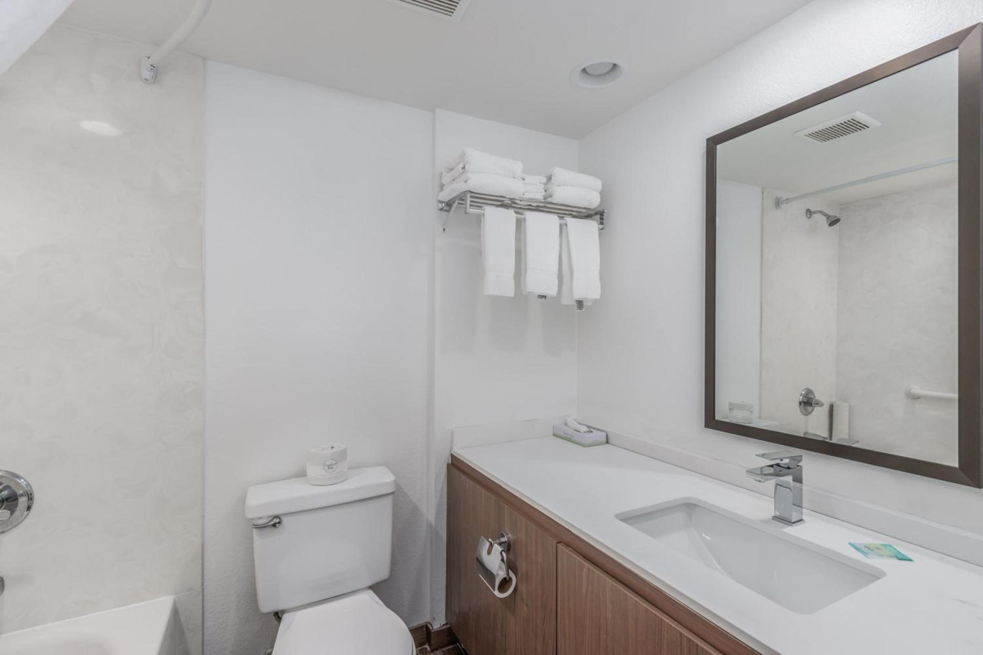 Crossroads Inn & Suites photo 69