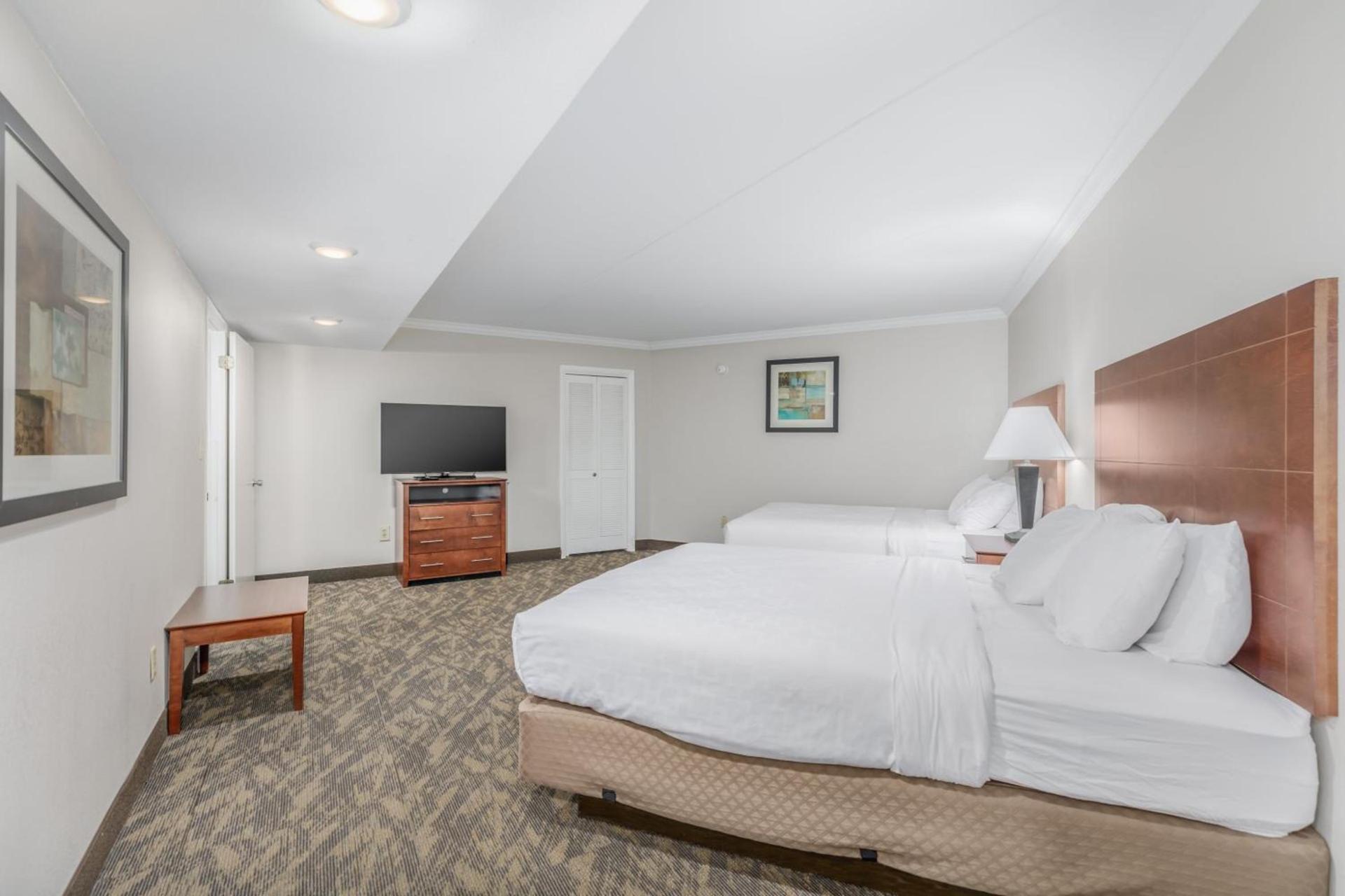 Crossroads Inn & Suites photo 65