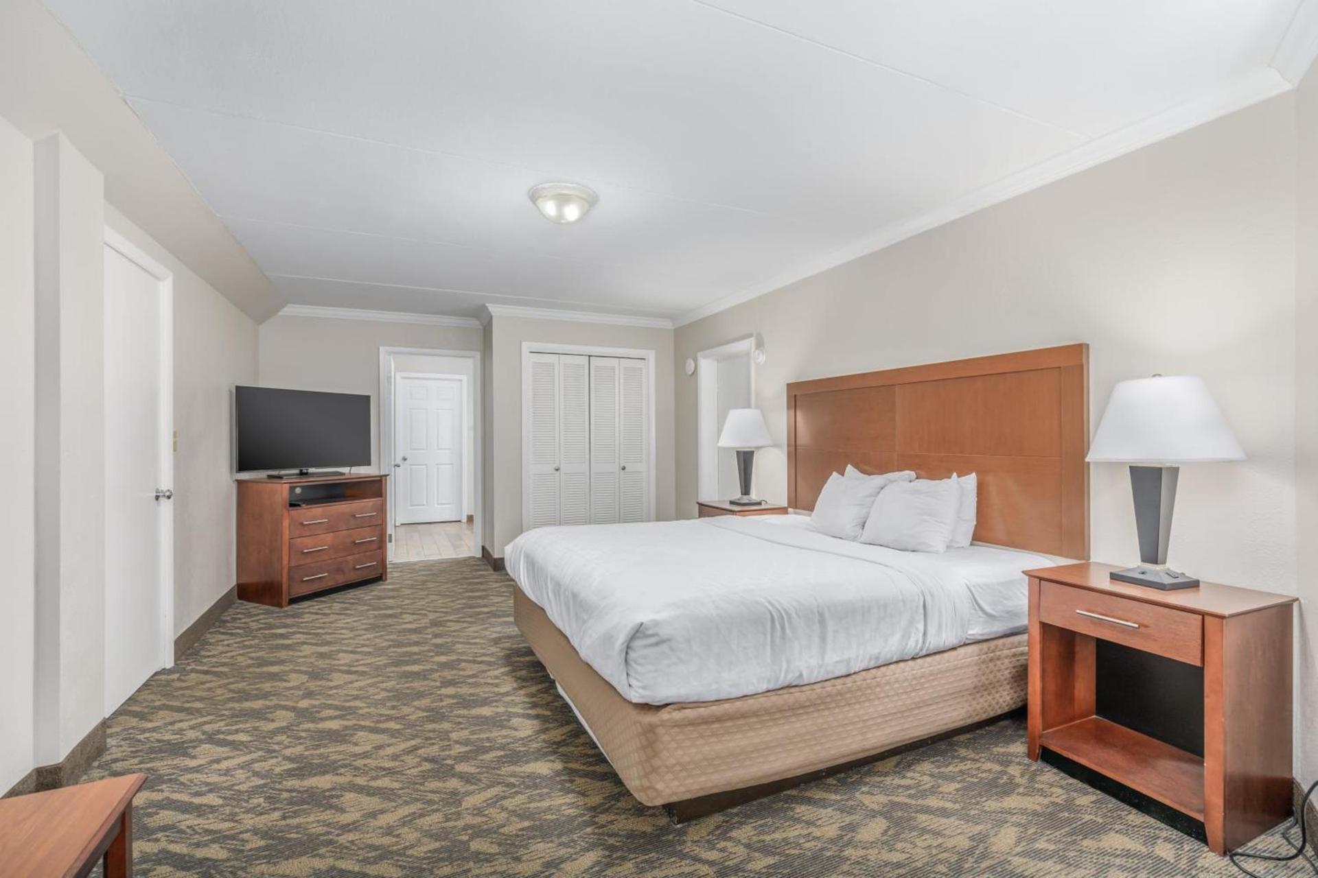 Crossroads Inn & Suites photo 72