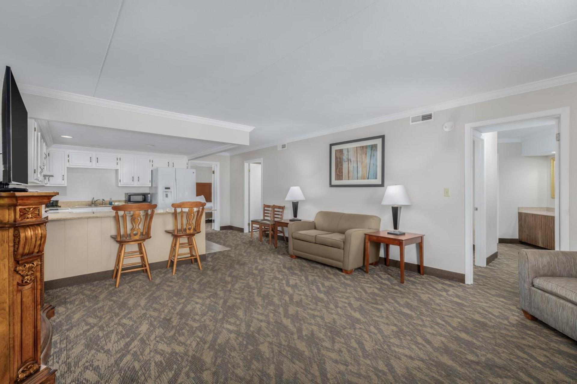 Crossroads Inn & Suites photo 71