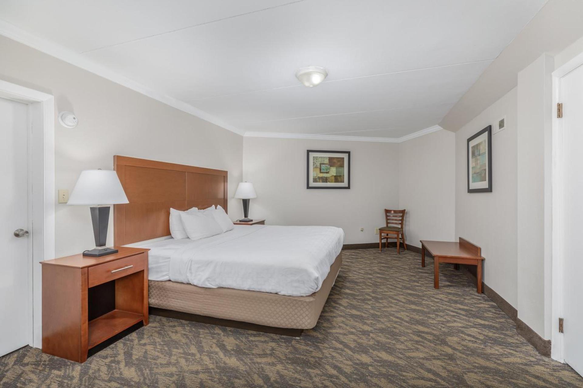 Crossroads Inn & Suites photo 76