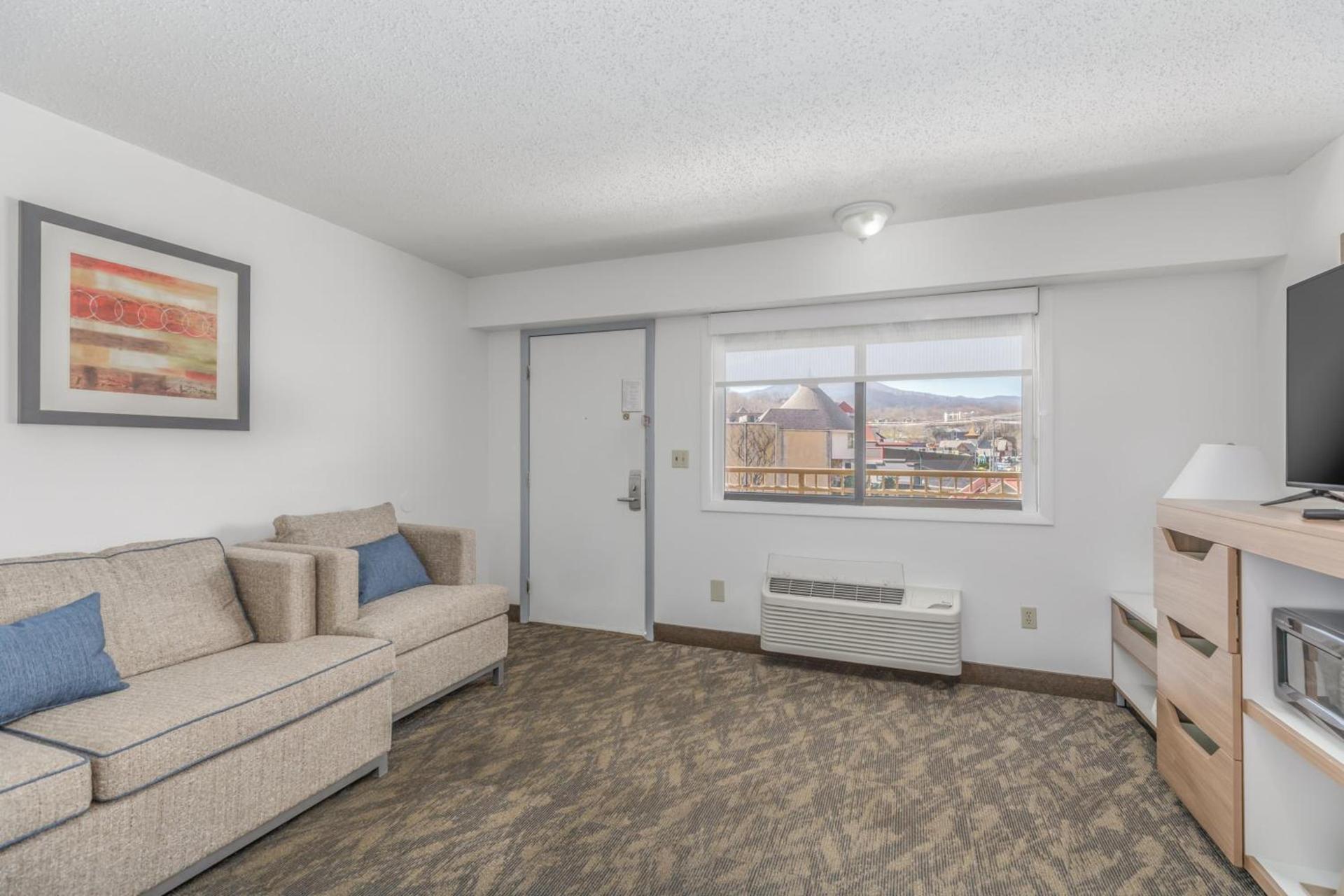 Crossroads Inn & Suites photo 75
