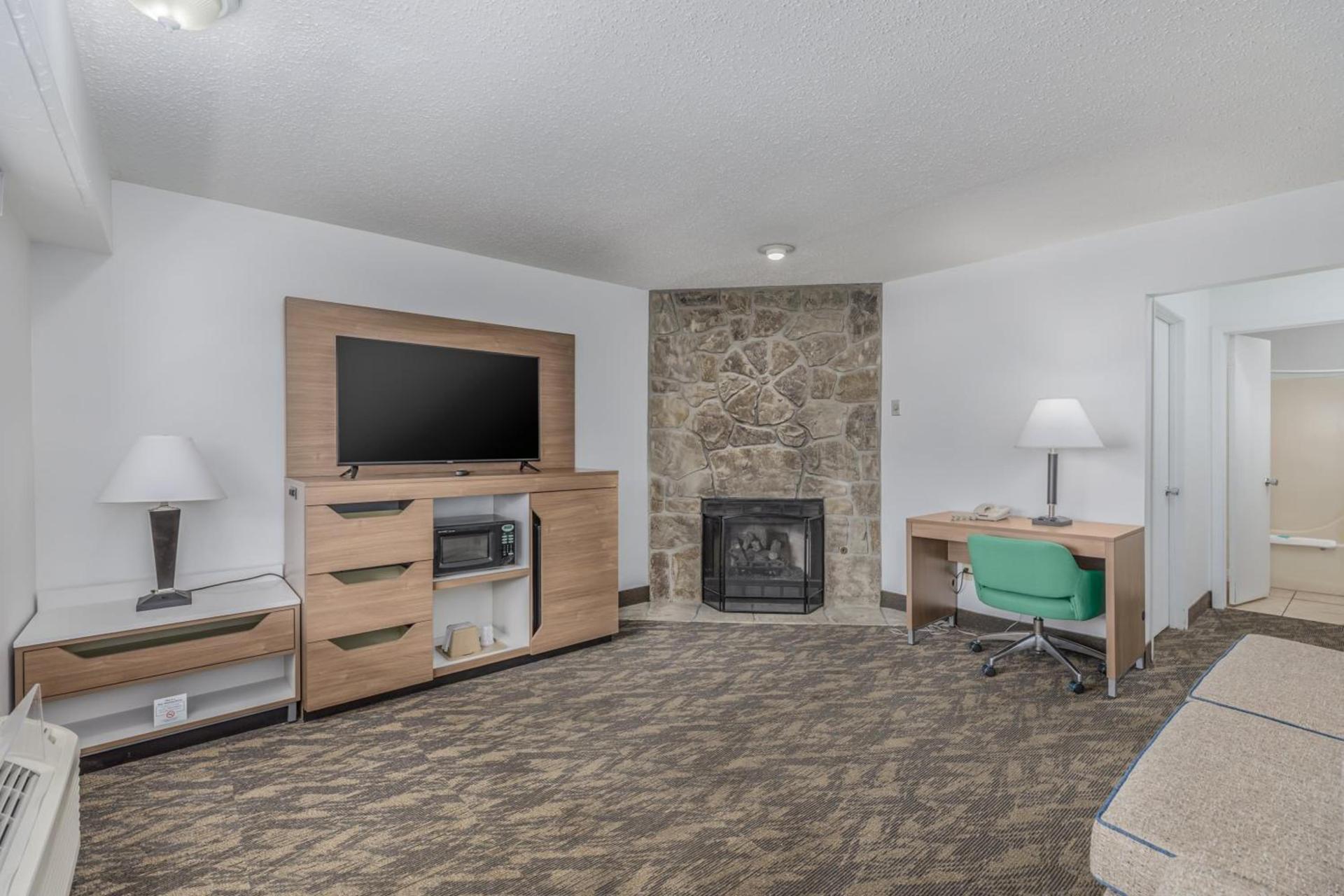 Crossroads Inn & Suites photo 74