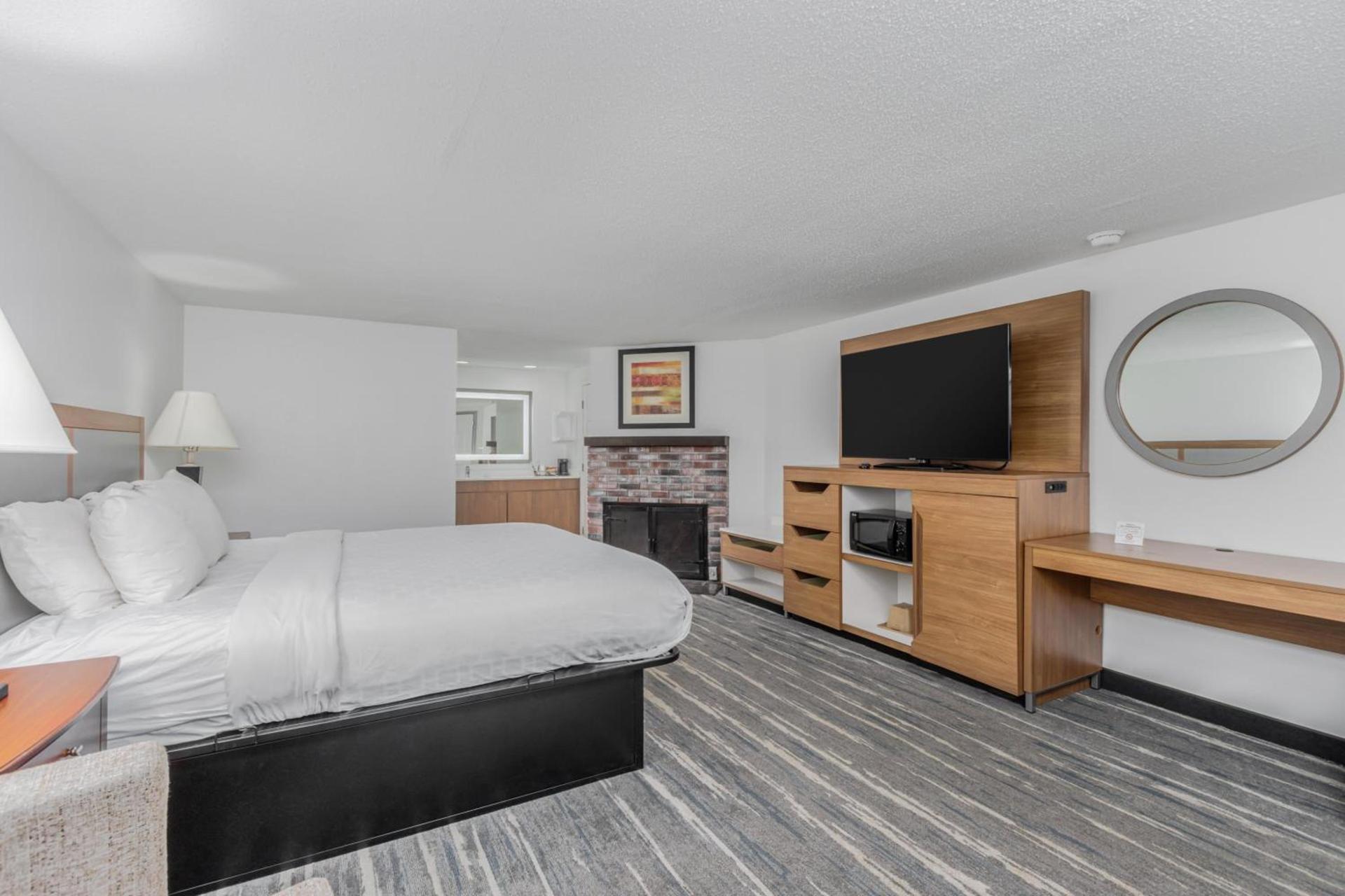 Crossroads Inn & Suites photo 81