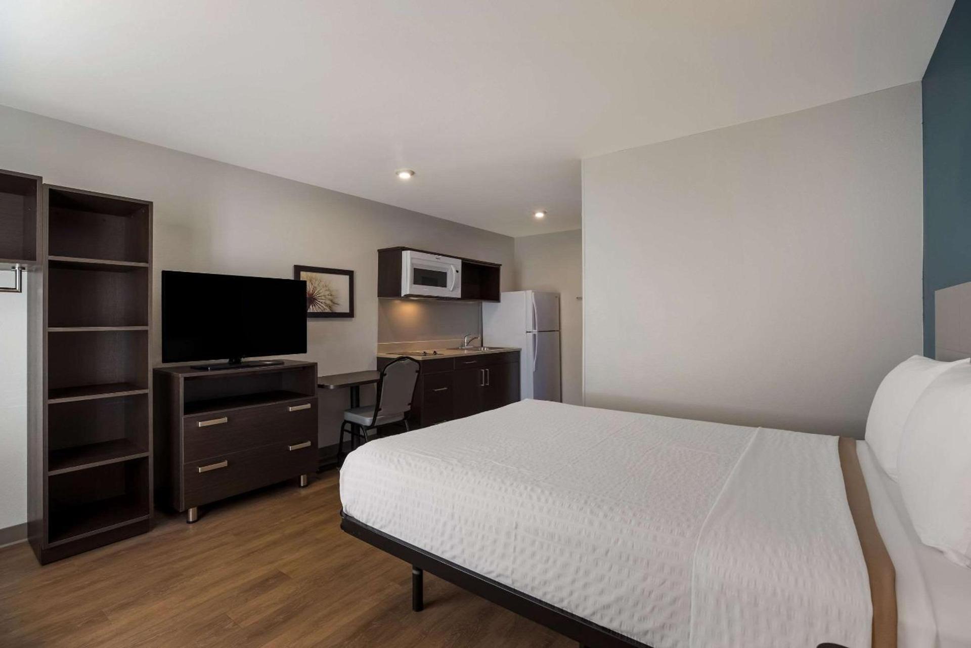 WoodSpring Suites Orlando North - Maitland photo 7