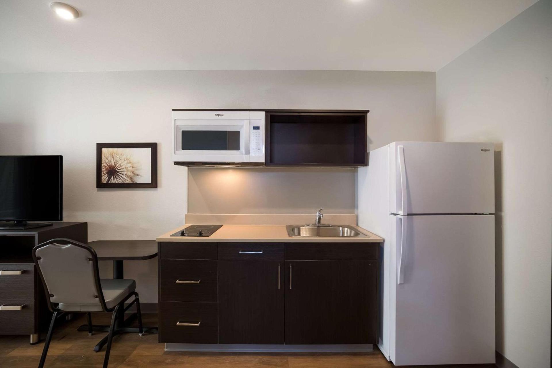 WoodSpring Suites Orlando North - Maitland photo 8
