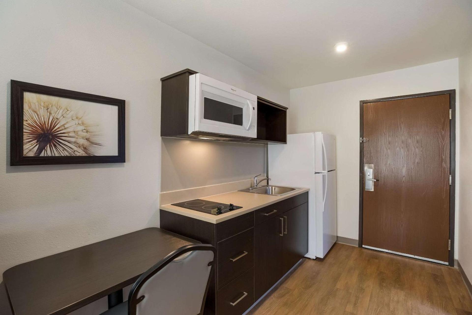 WoodSpring Suites Orlando North - Maitland photo 9