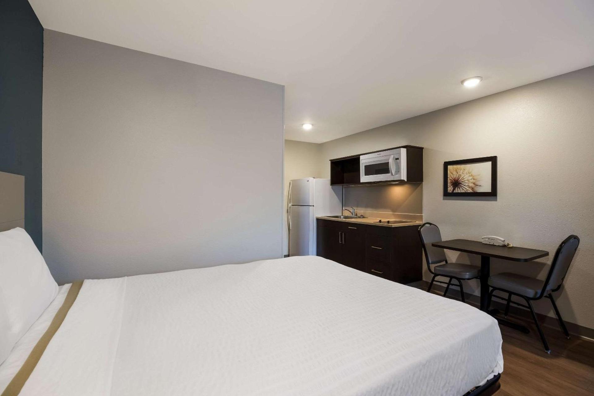 WoodSpring Suites Orlando North - Maitland photo 14