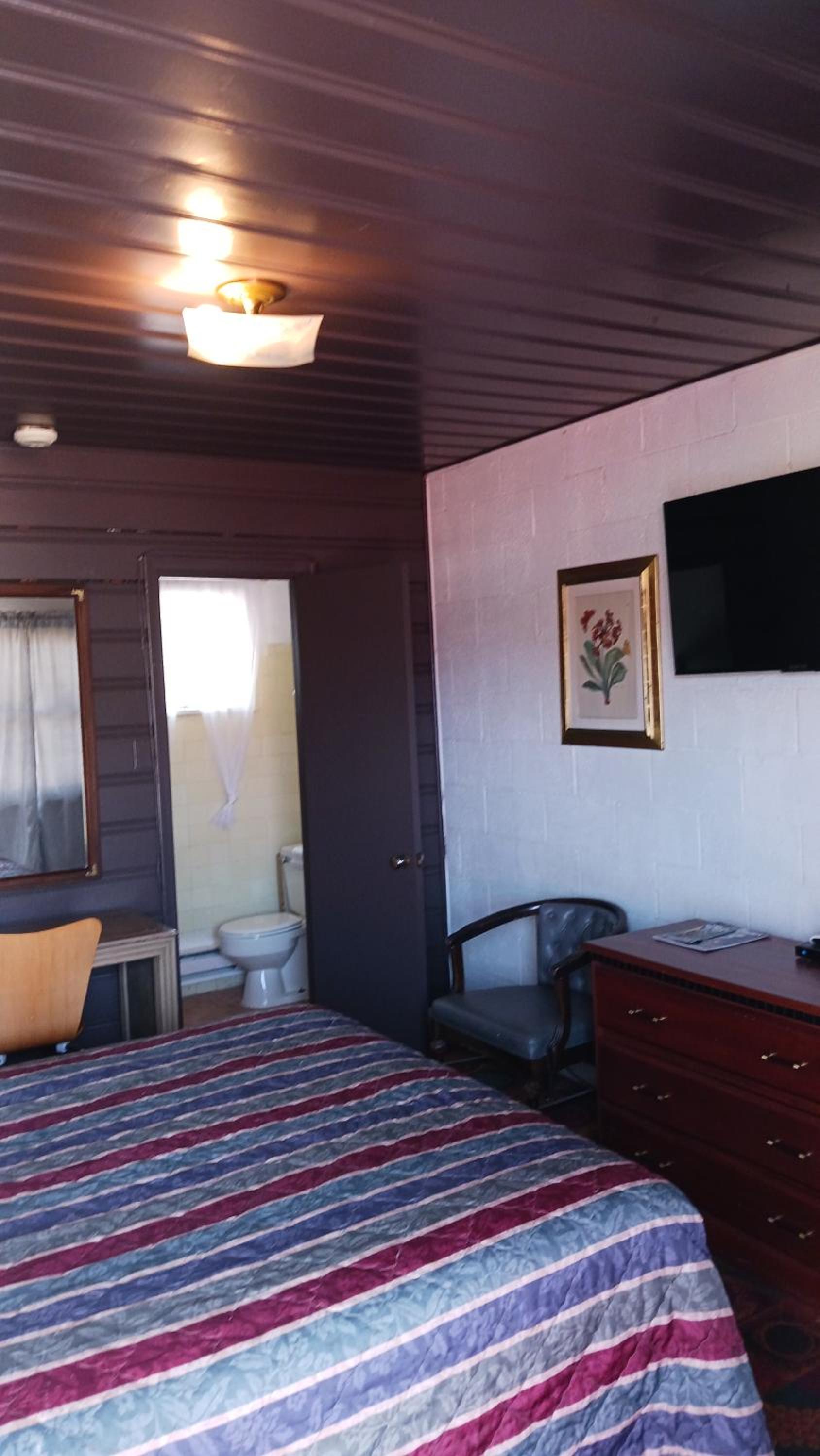White Pine Motel photo 8
