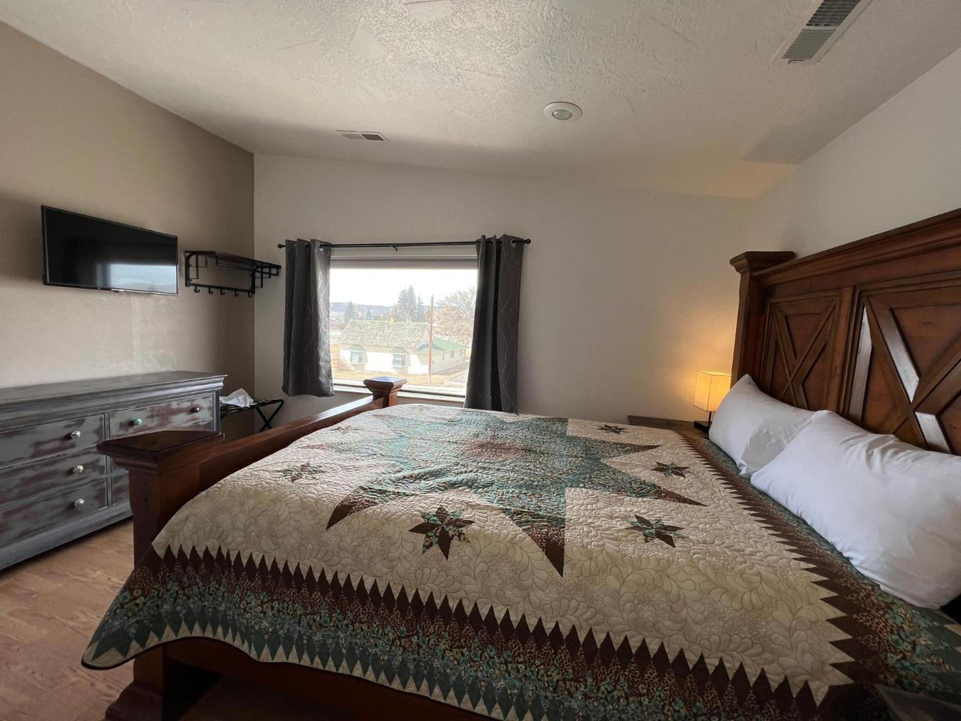 THE SNUGGLE INN photo 96