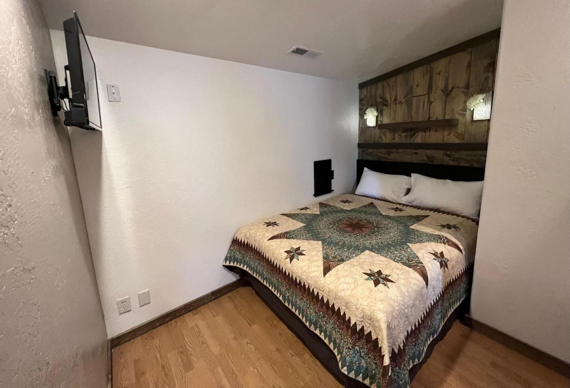 THE SNUGGLE INN photo 89