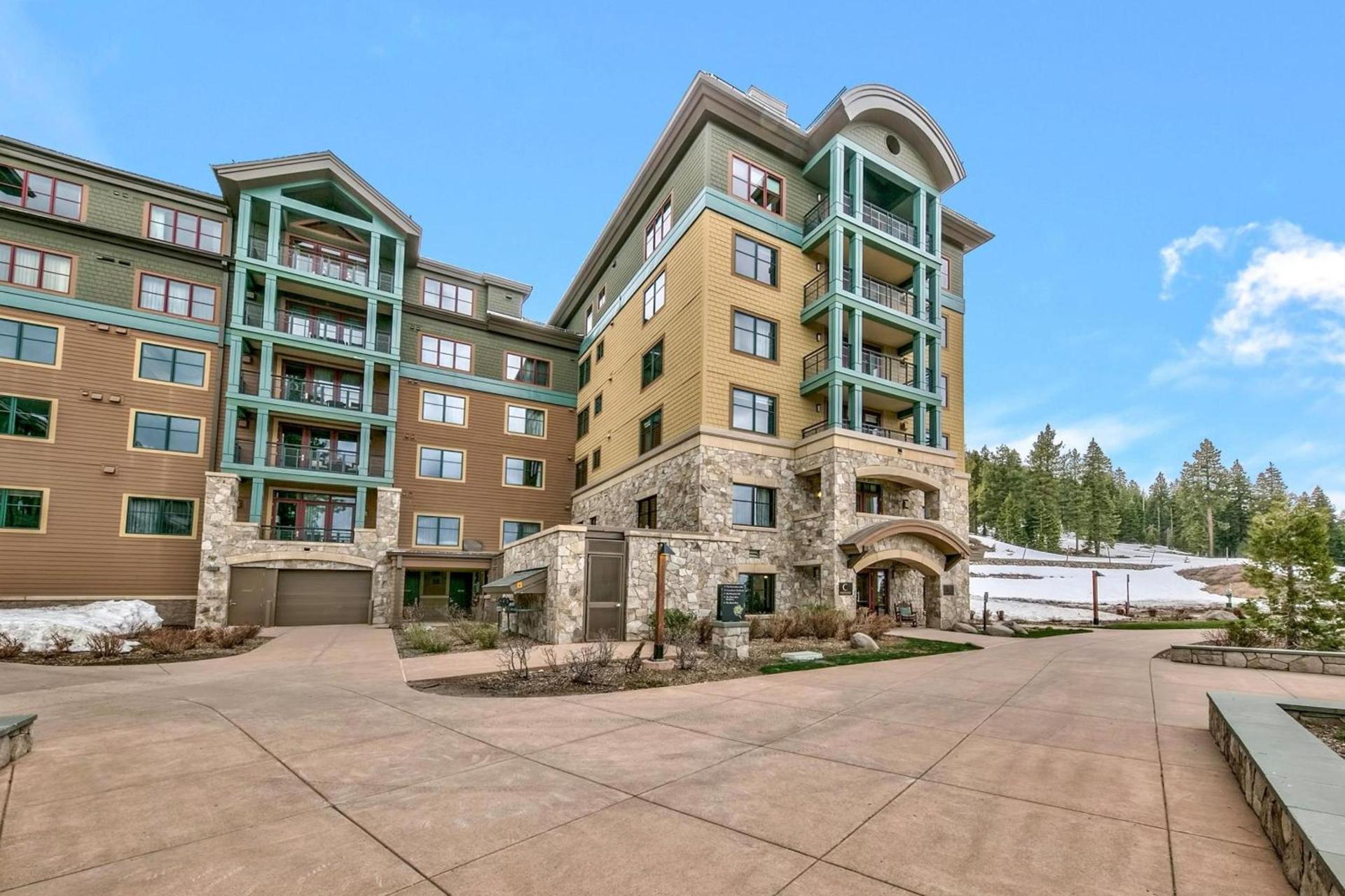 Constellation Residences photo 4