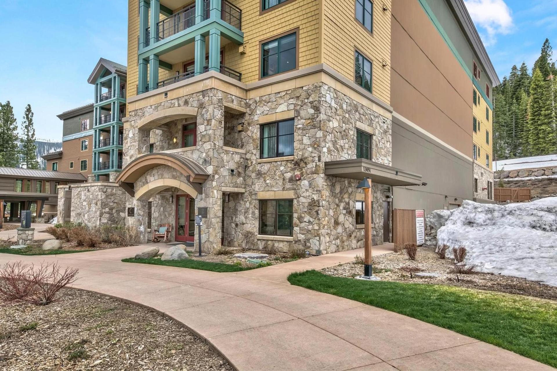 Constellation Residences photo 5