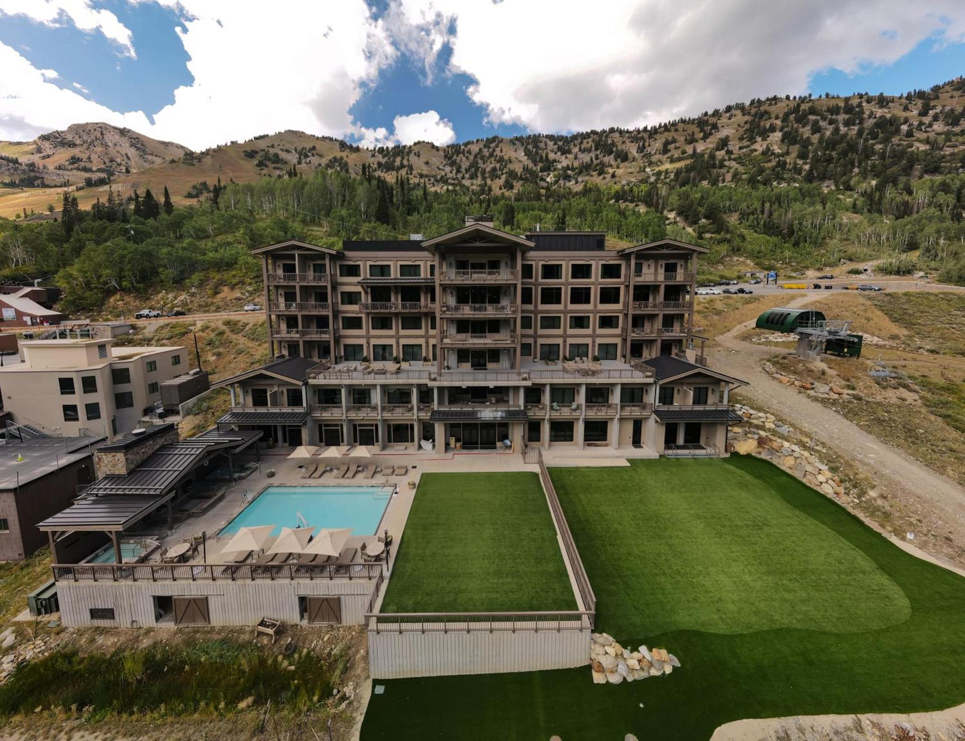 The Snowpine Lodge photo 2