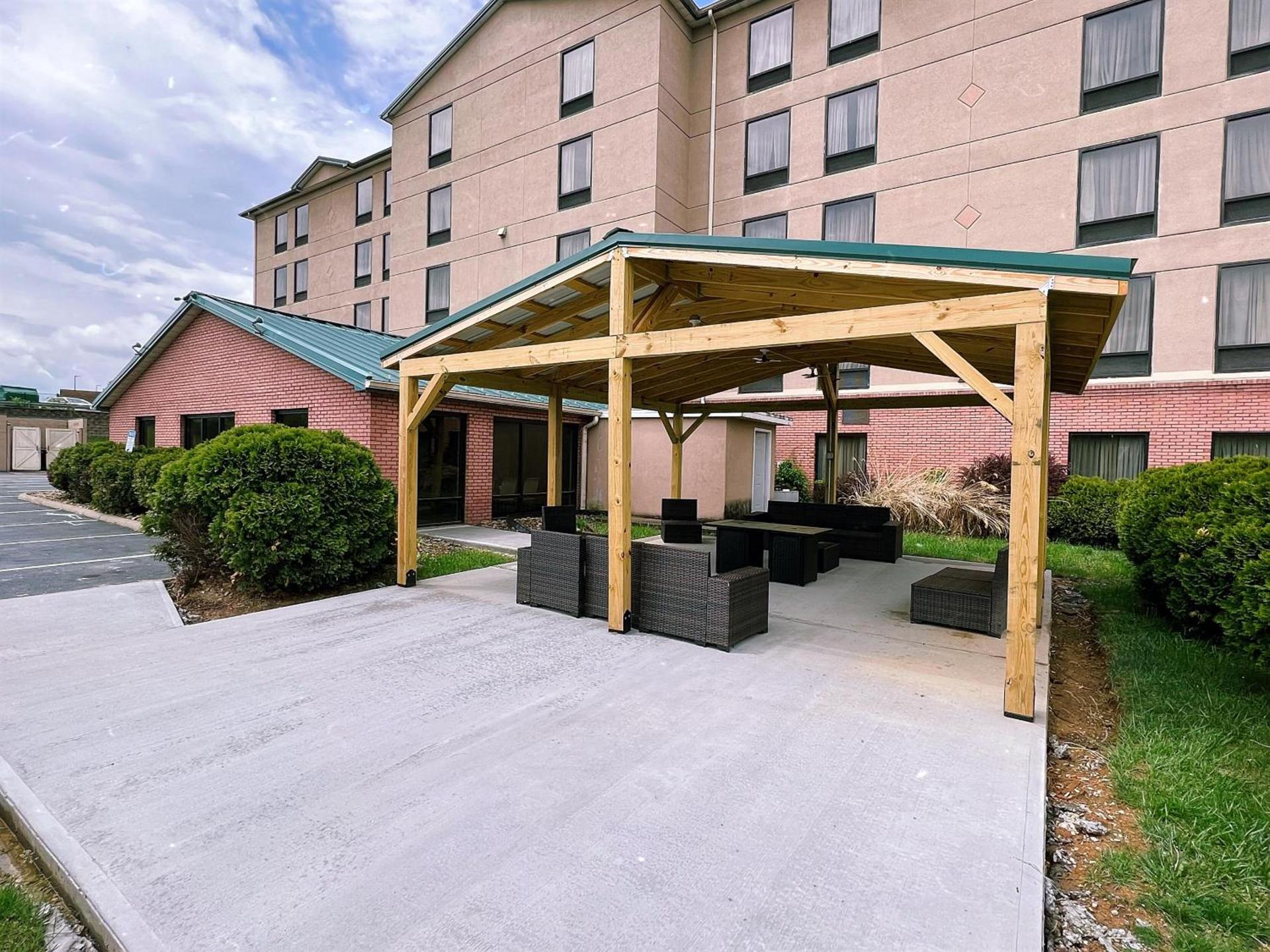 Holiday Inn Express Hotel & Suites Charleston-Southridge by IHG photo 7