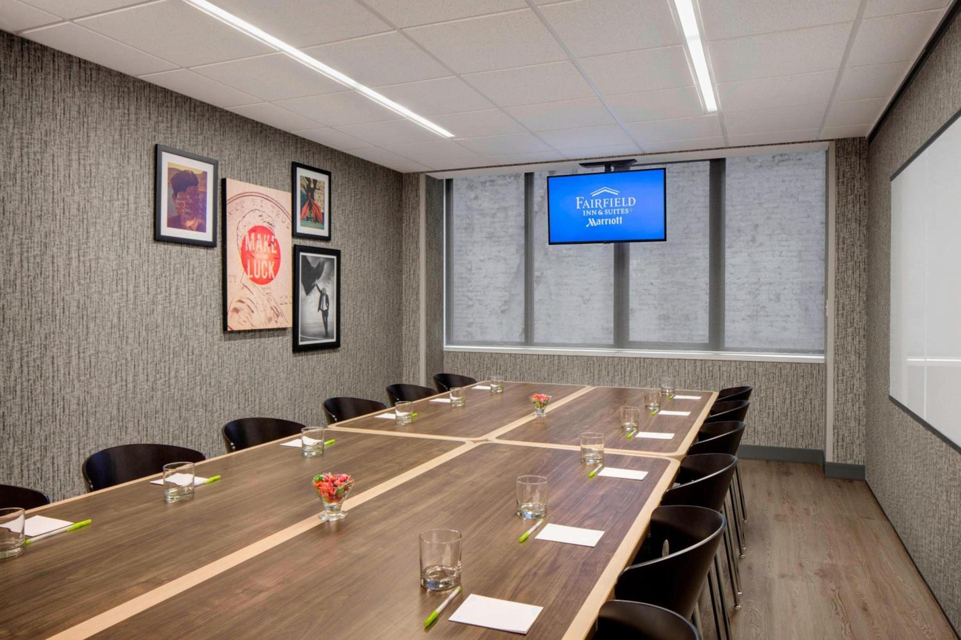 Fairfield Inn and Suites Chicago Downtown/ Magnificent Mile photo 16