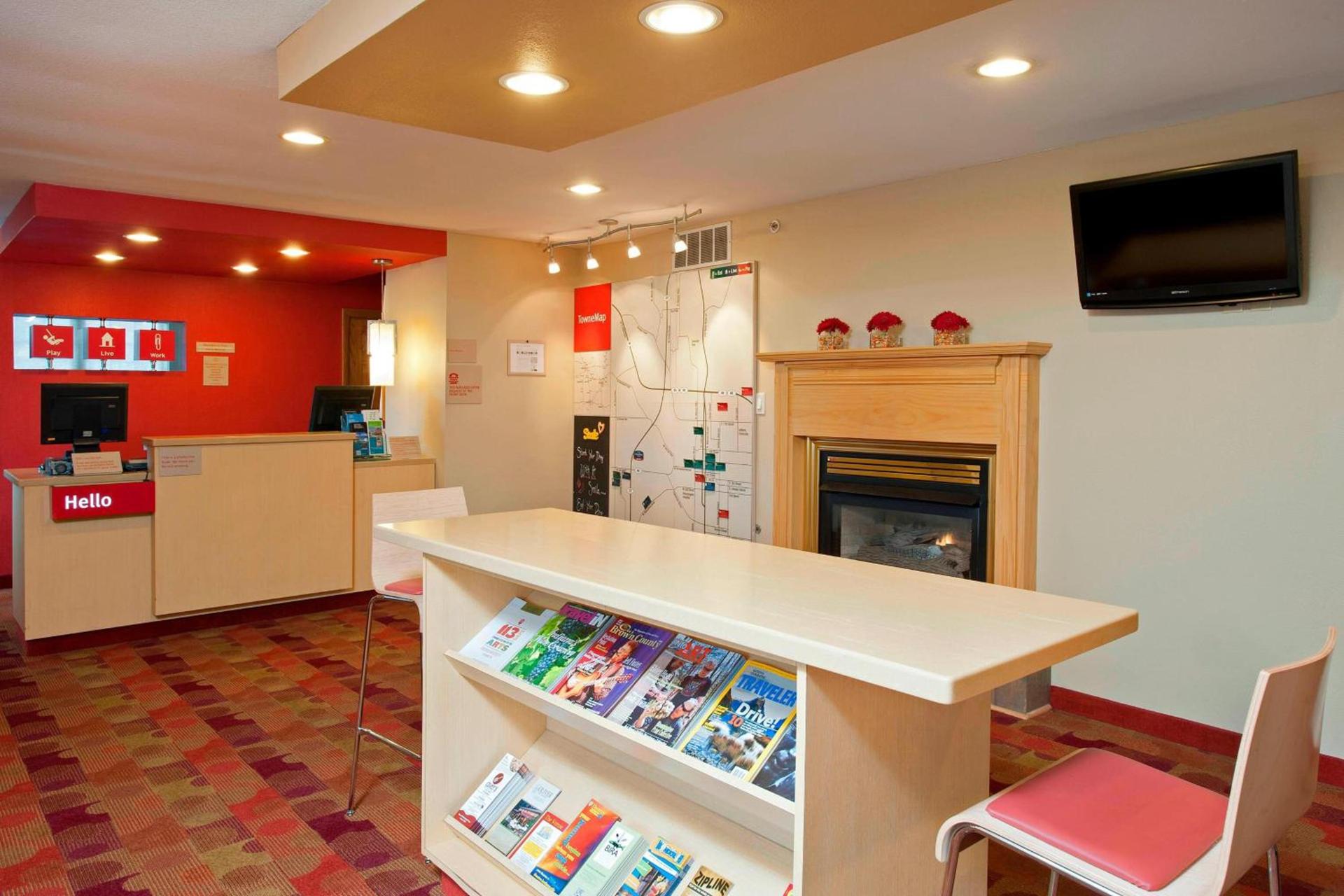 MainStay Suites Bloomington near University photo 9