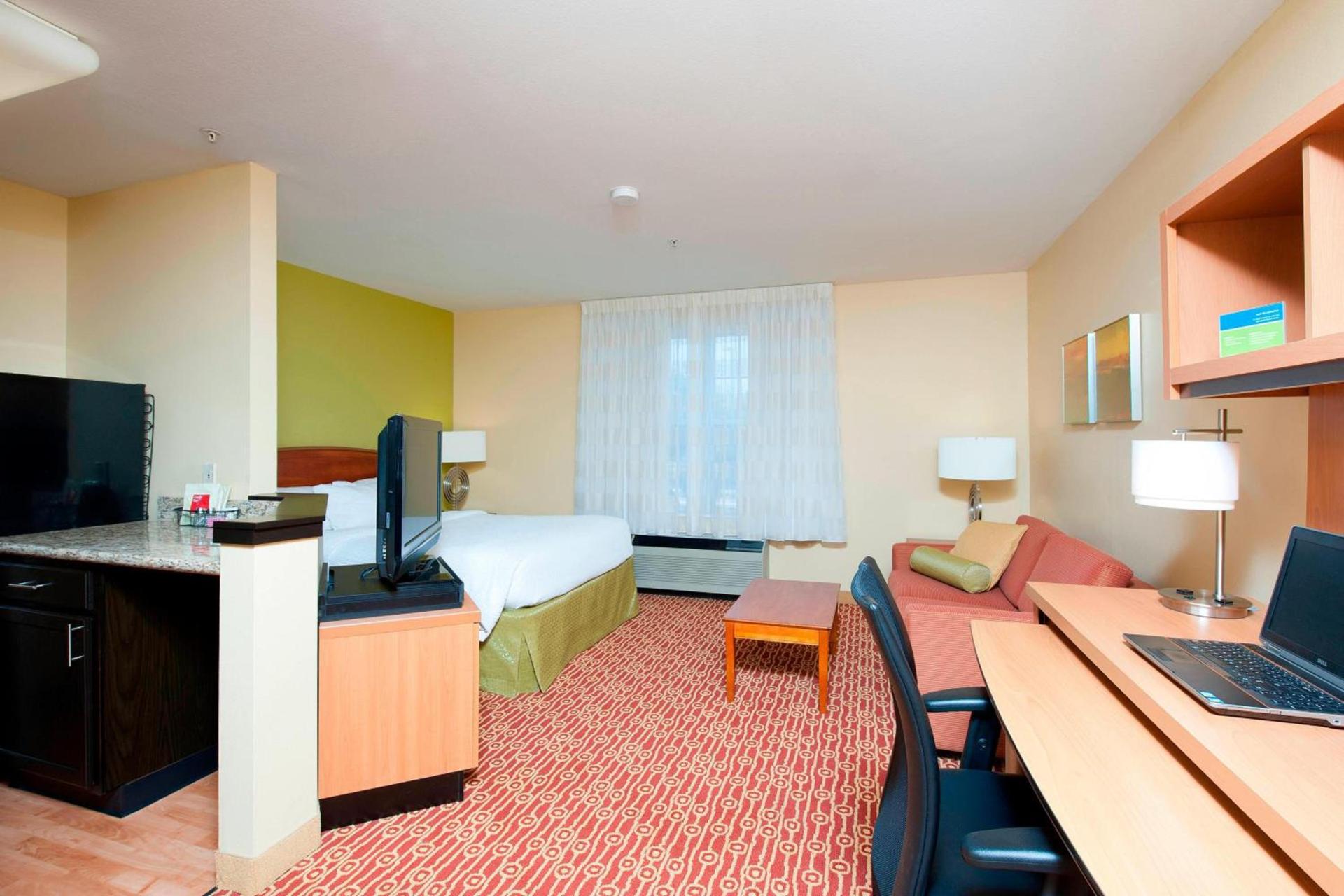 MainStay Suites Bloomington near University photo 12