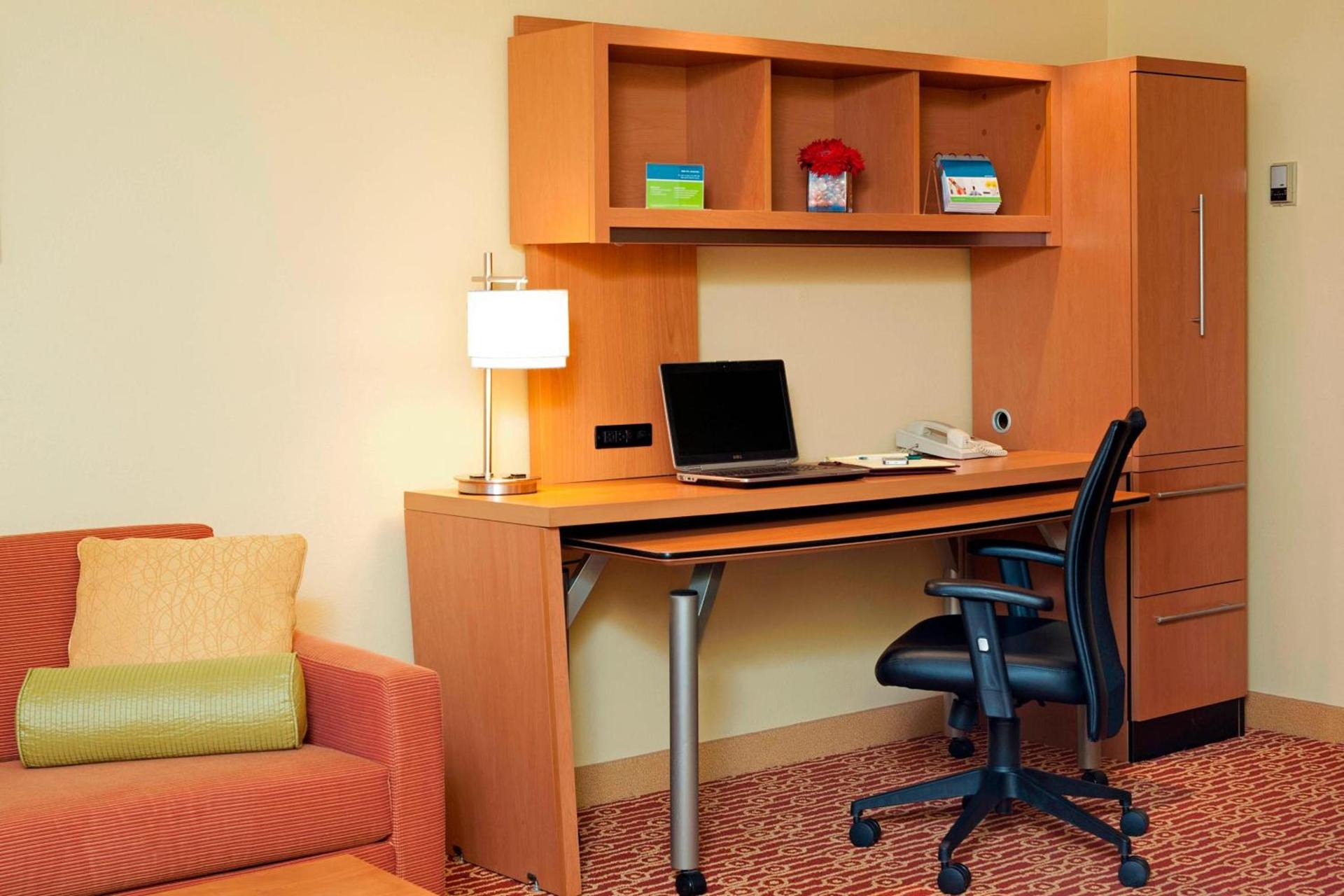 MainStay Suites Bloomington near University photo 14