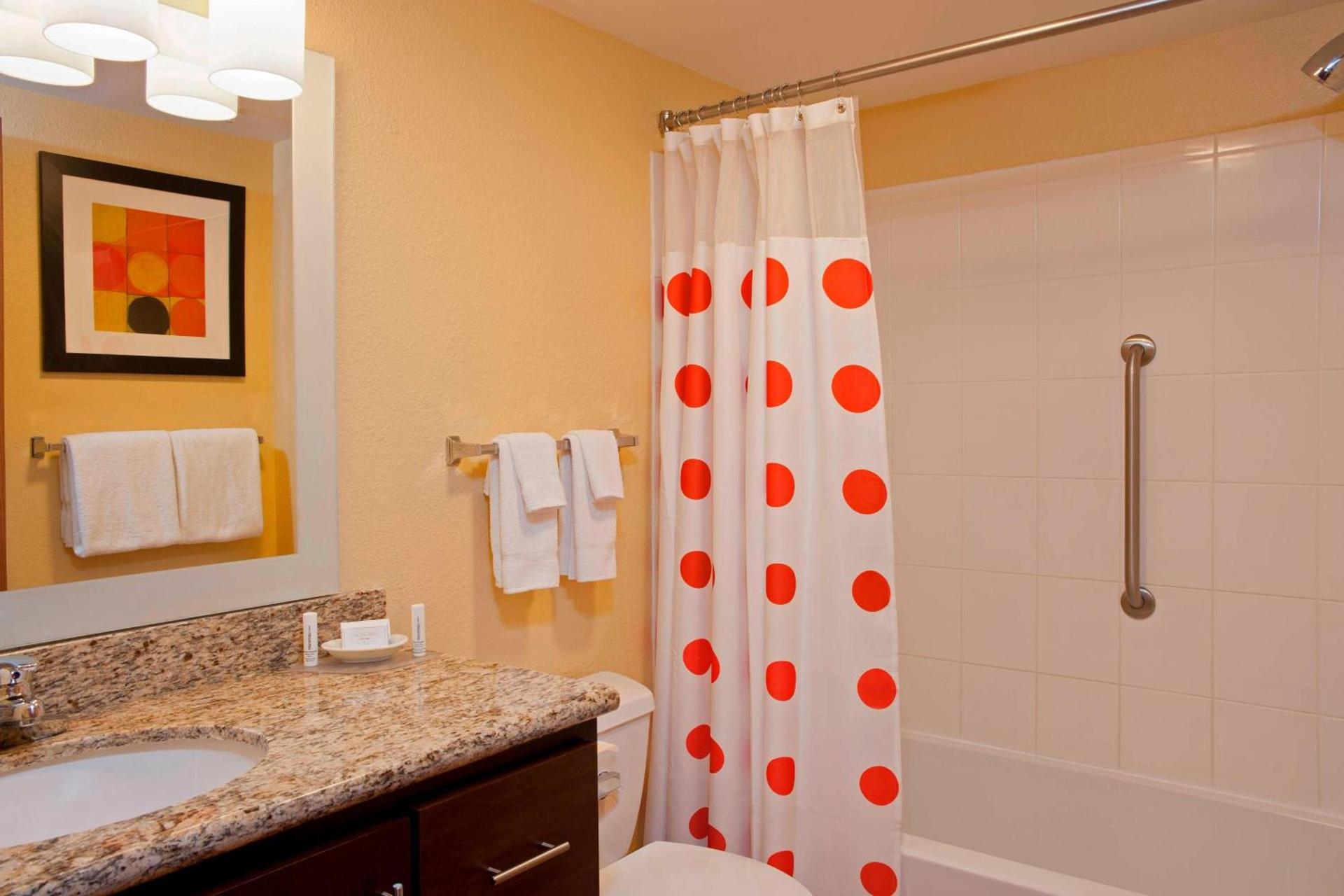 MainStay Suites Bloomington near University photo 16