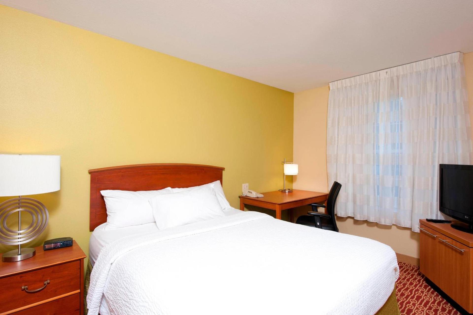 MainStay Suites Bloomington near University photo 17
