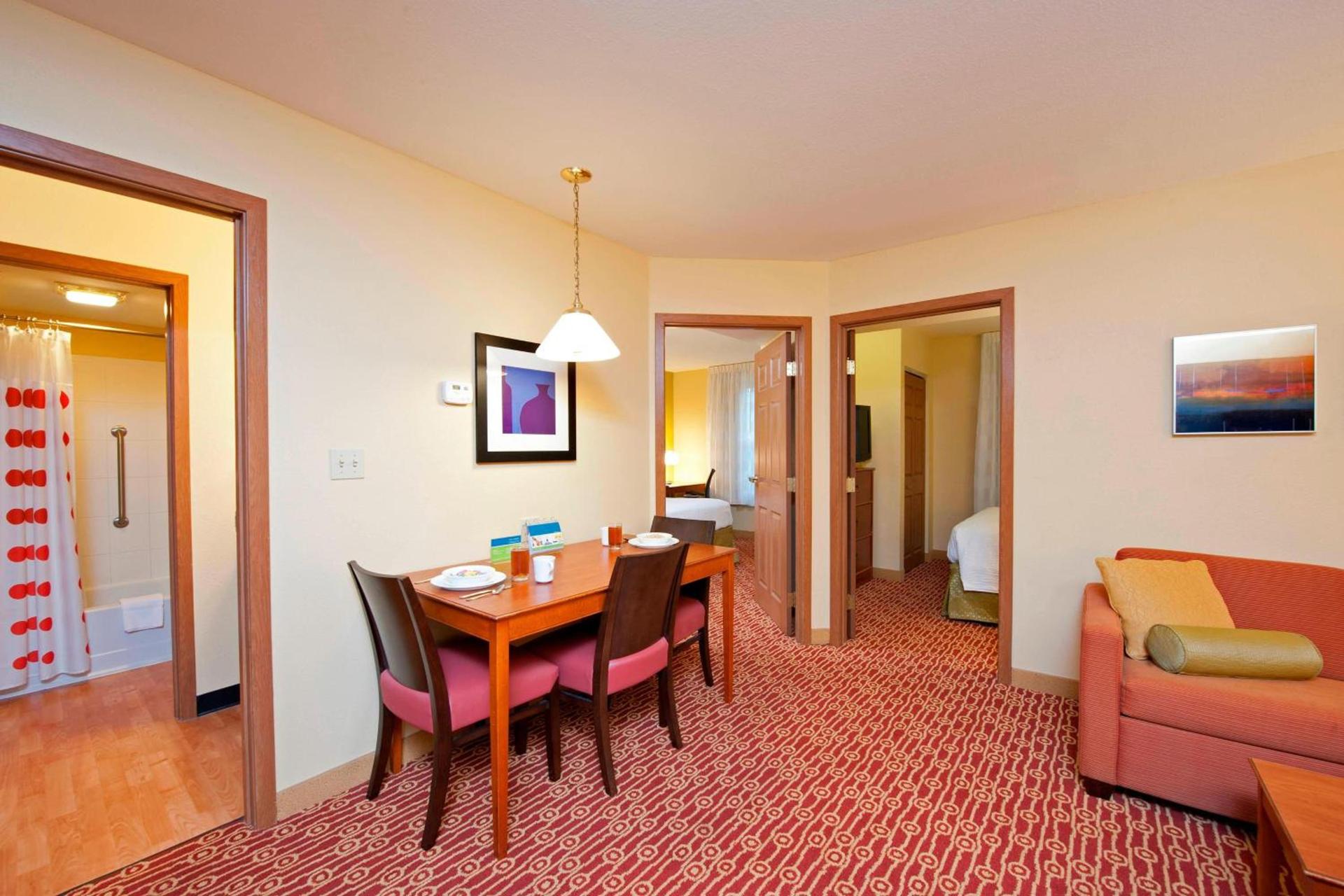 MainStay Suites Bloomington near University photo 20