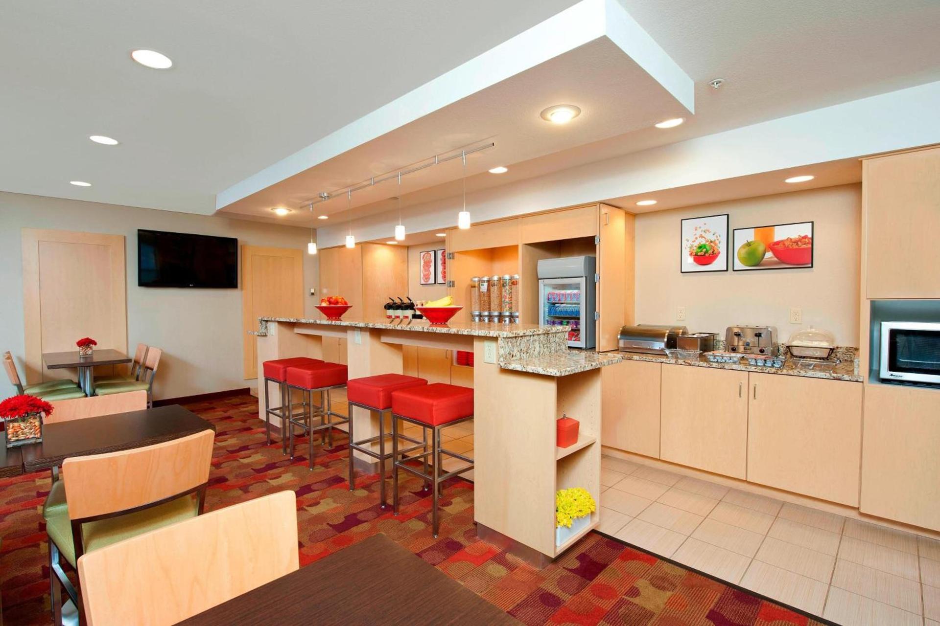 MainStay Suites Bloomington near University photo 24